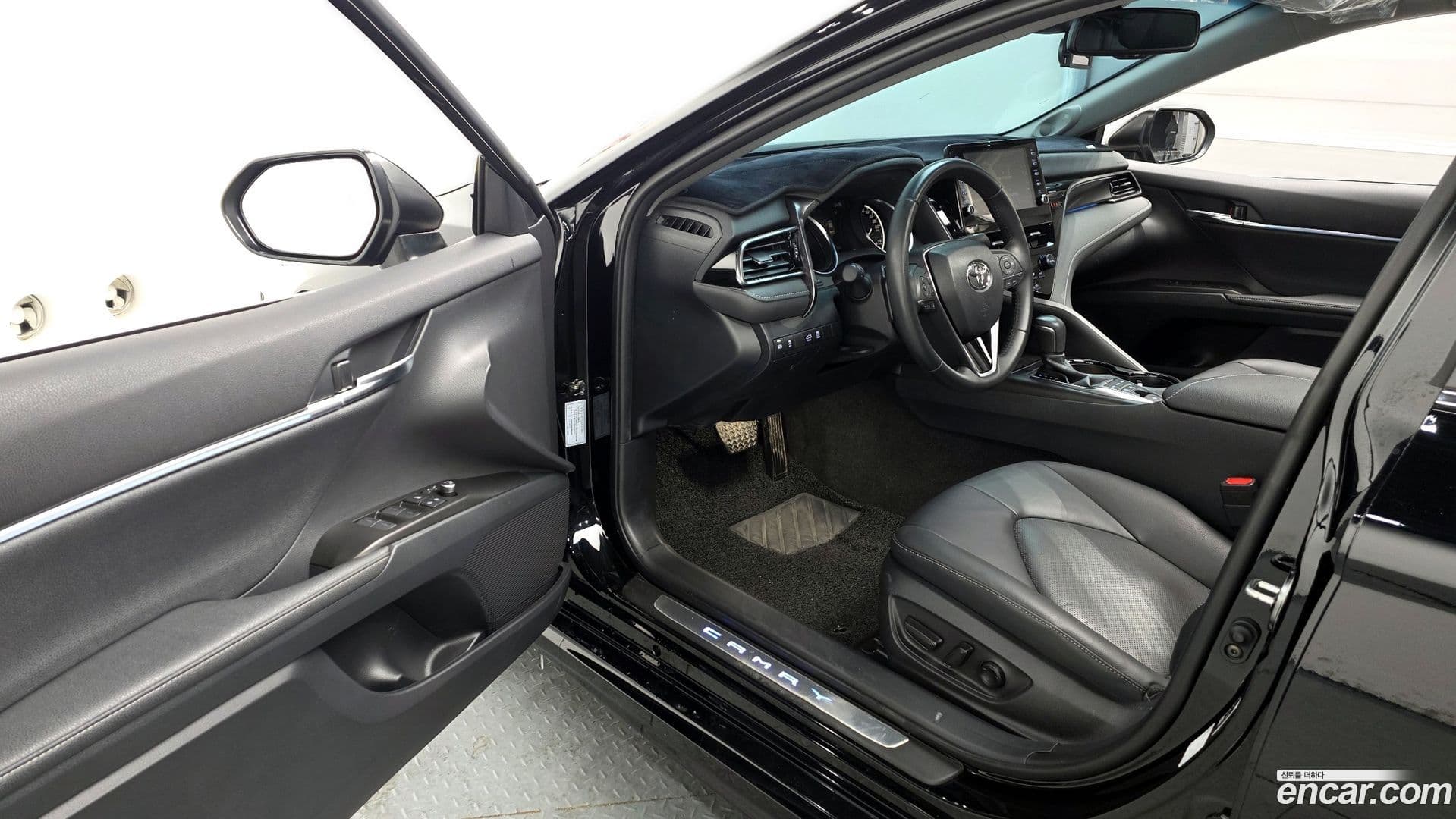 Main__Slider__Photo:Camry Toyota 2023.11-9