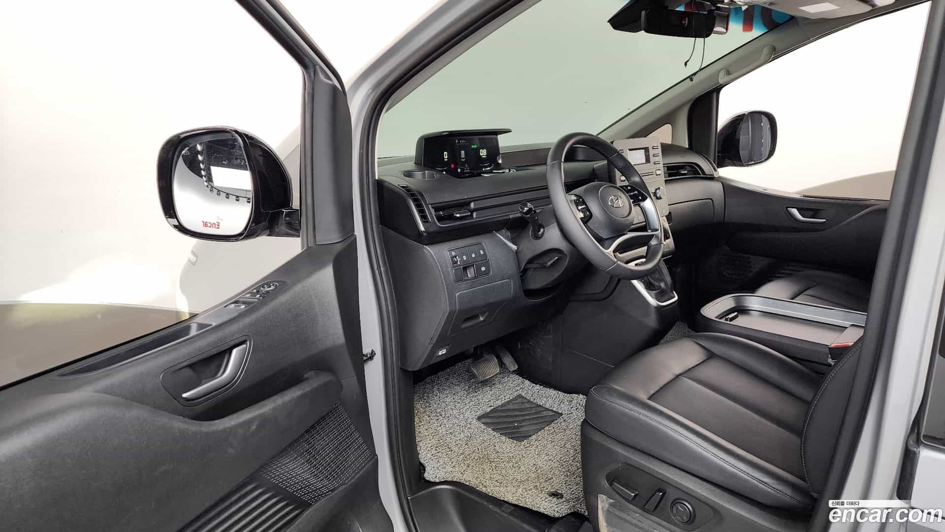 Staria Hyundai 2023.0-INNER-010