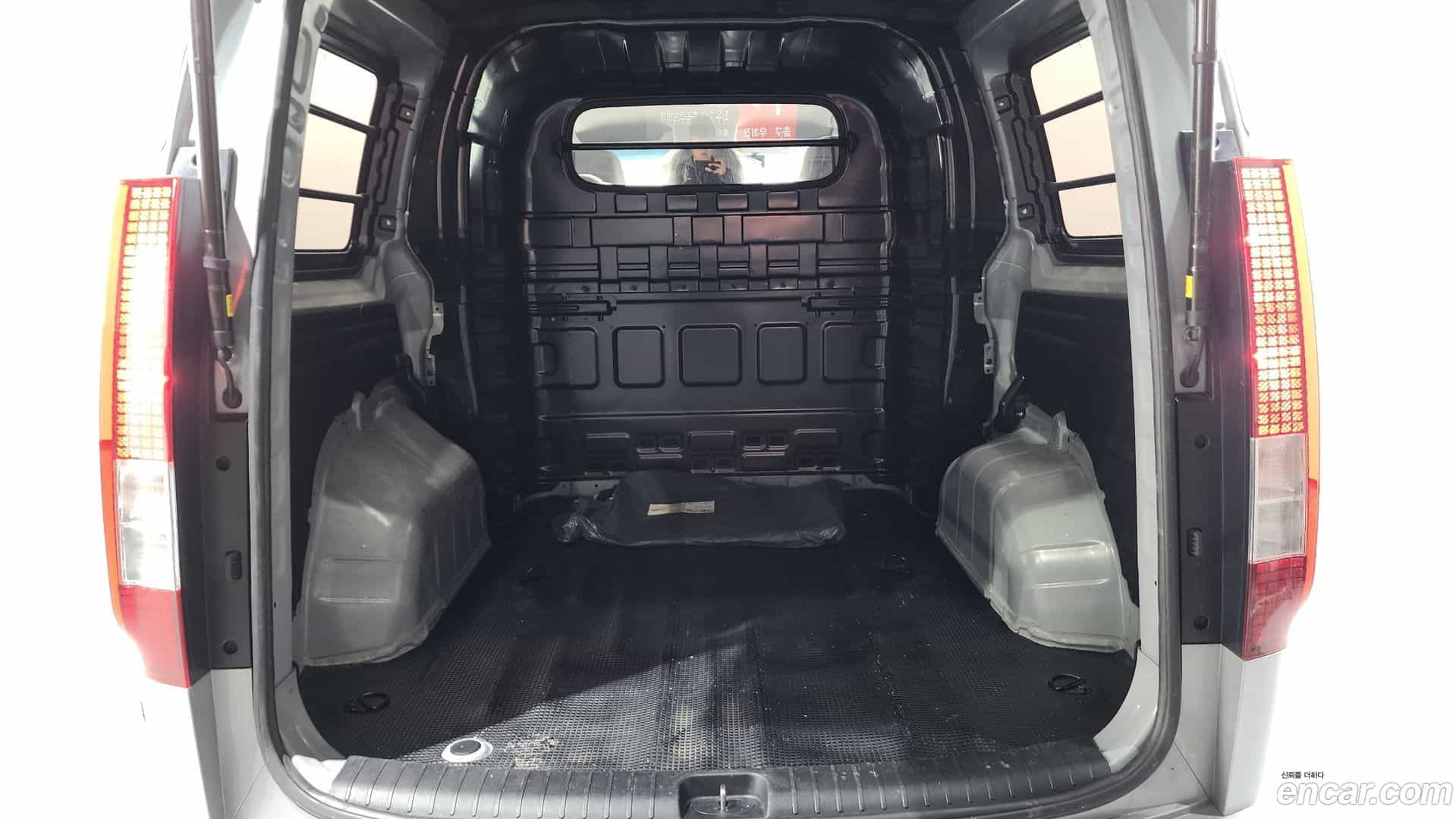 Staria Hyundai 2023.0-OPTION-024