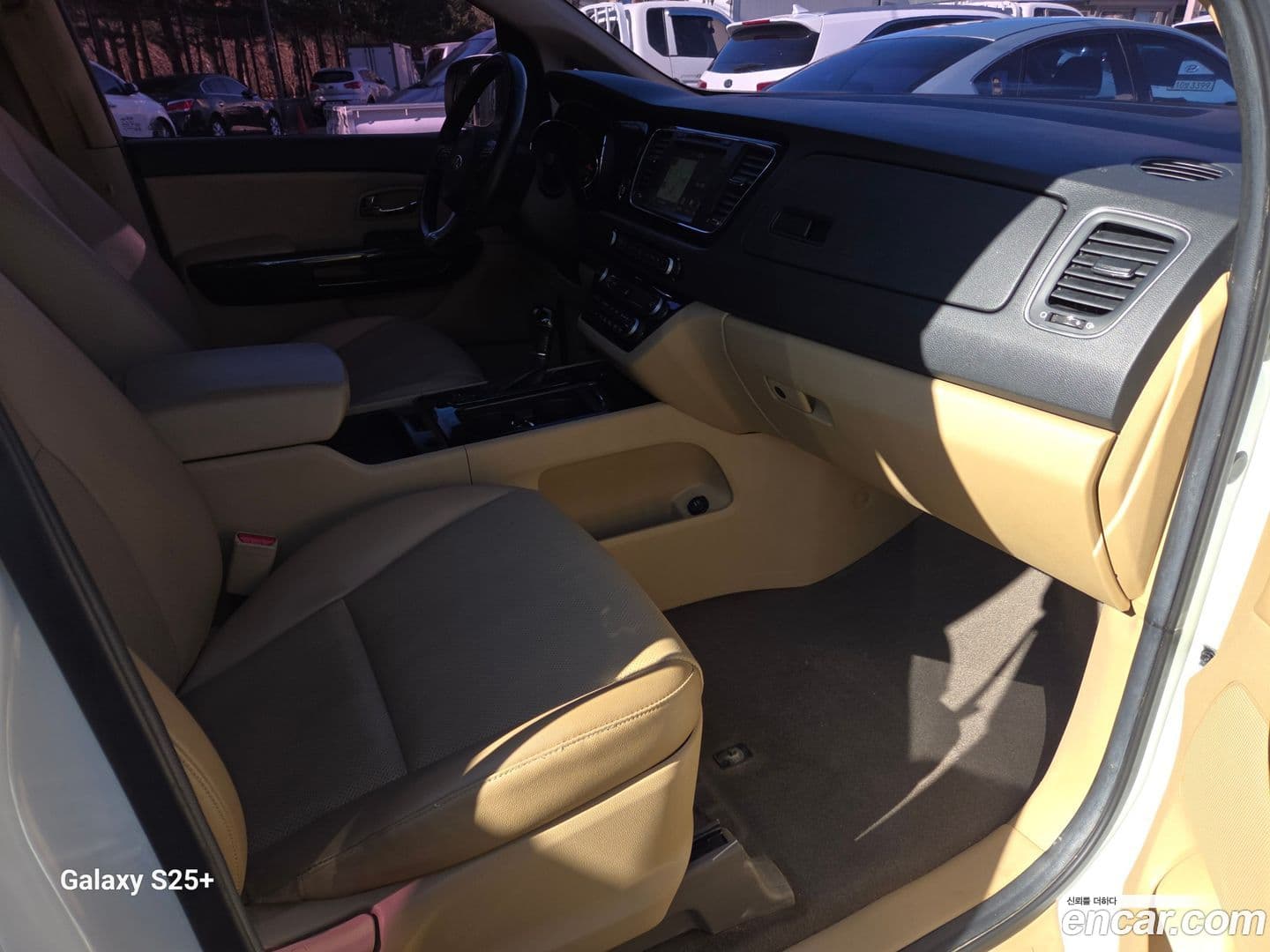 Main__Slider__Photo:Canival Kia 2015.6-8