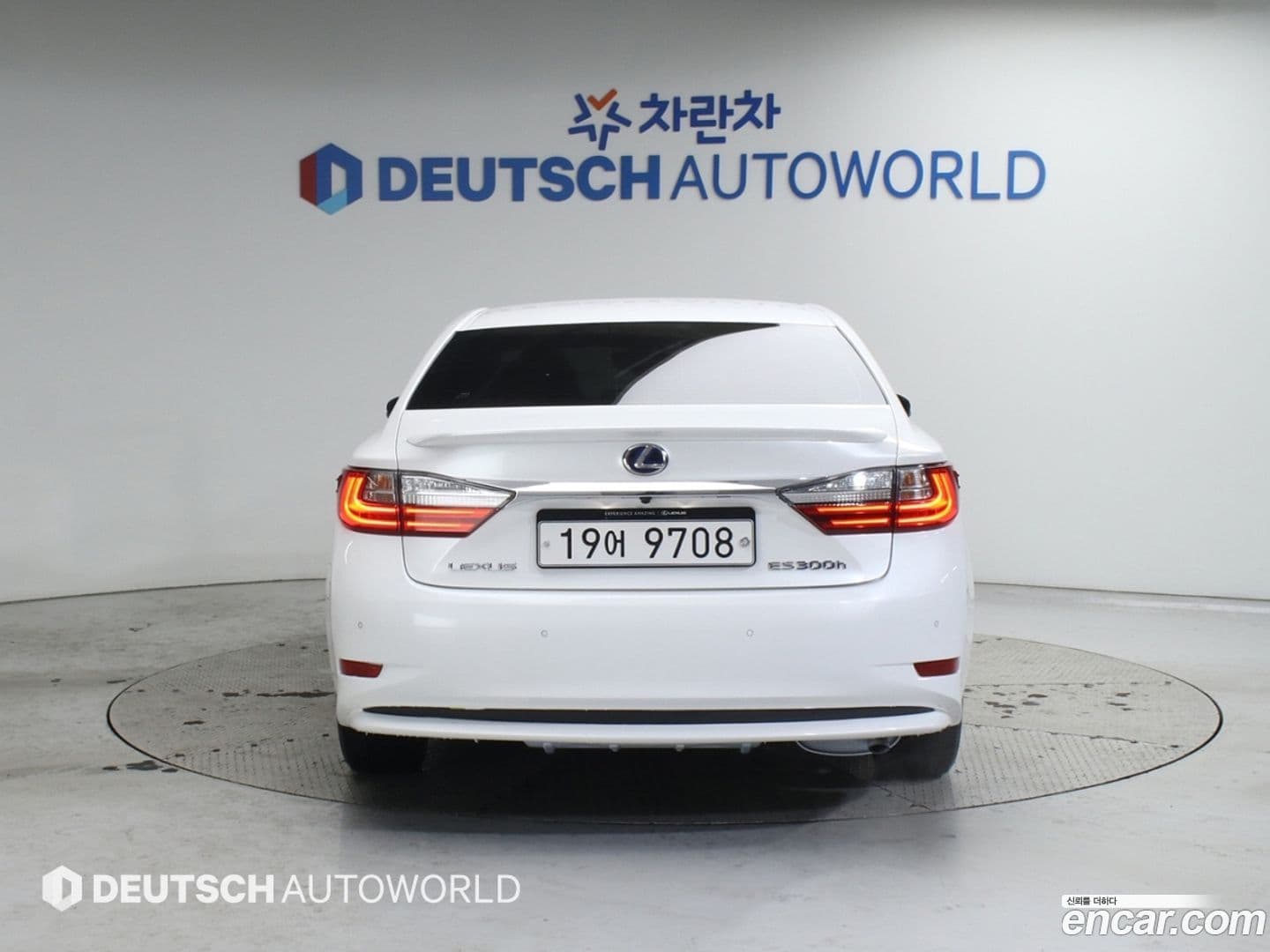 Main__Slider__Photo:ES Lexus 2018.2-3