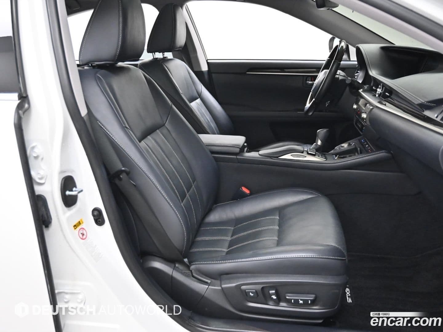 Main__Slider__Photo:ES Lexus 2018.2-9