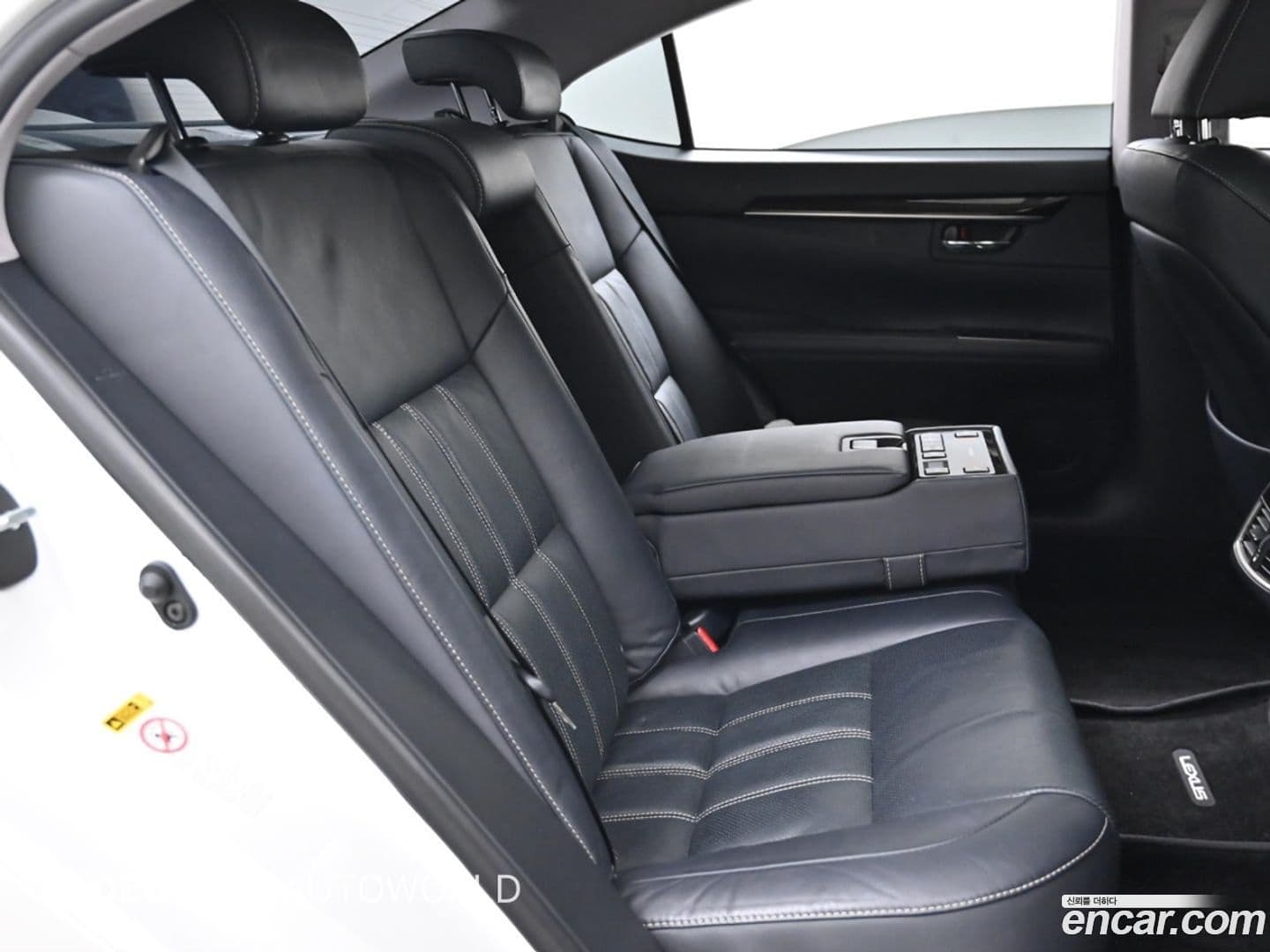 Main__Slider__Photo:ES Lexus 2018.2-11