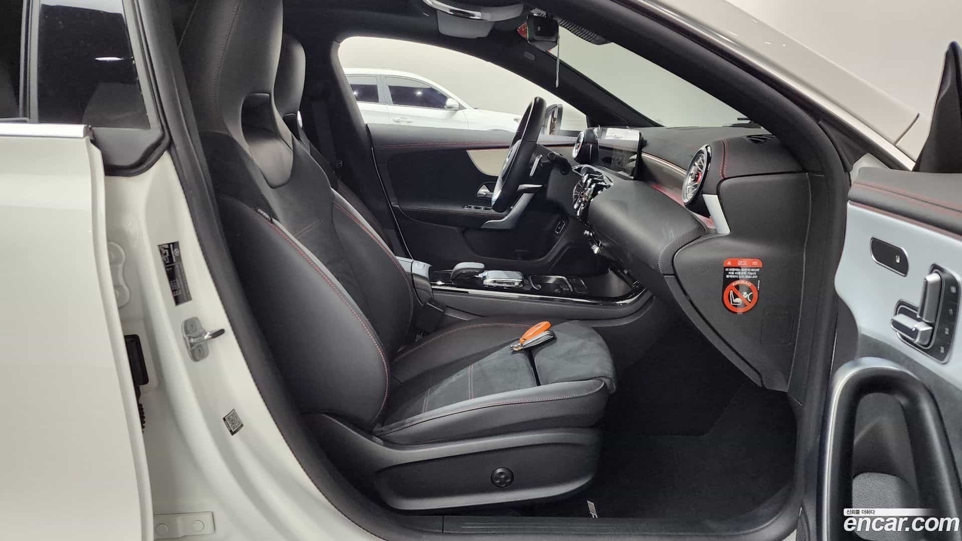 CLA-Class Mercedes-Benz 2022.11-OPTION-015