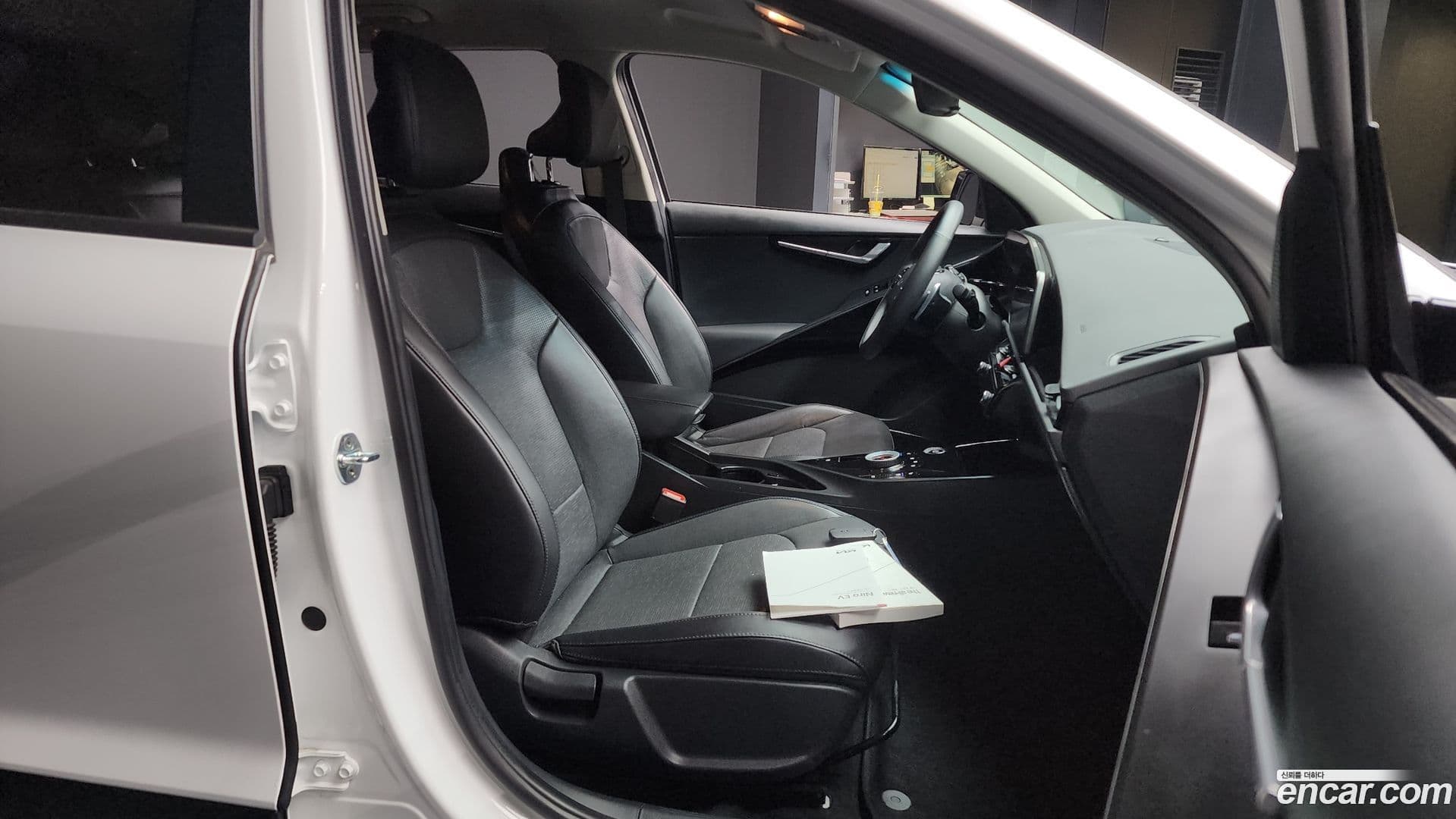 Main__Slider__Photo:Niro Kia 2022.6-10