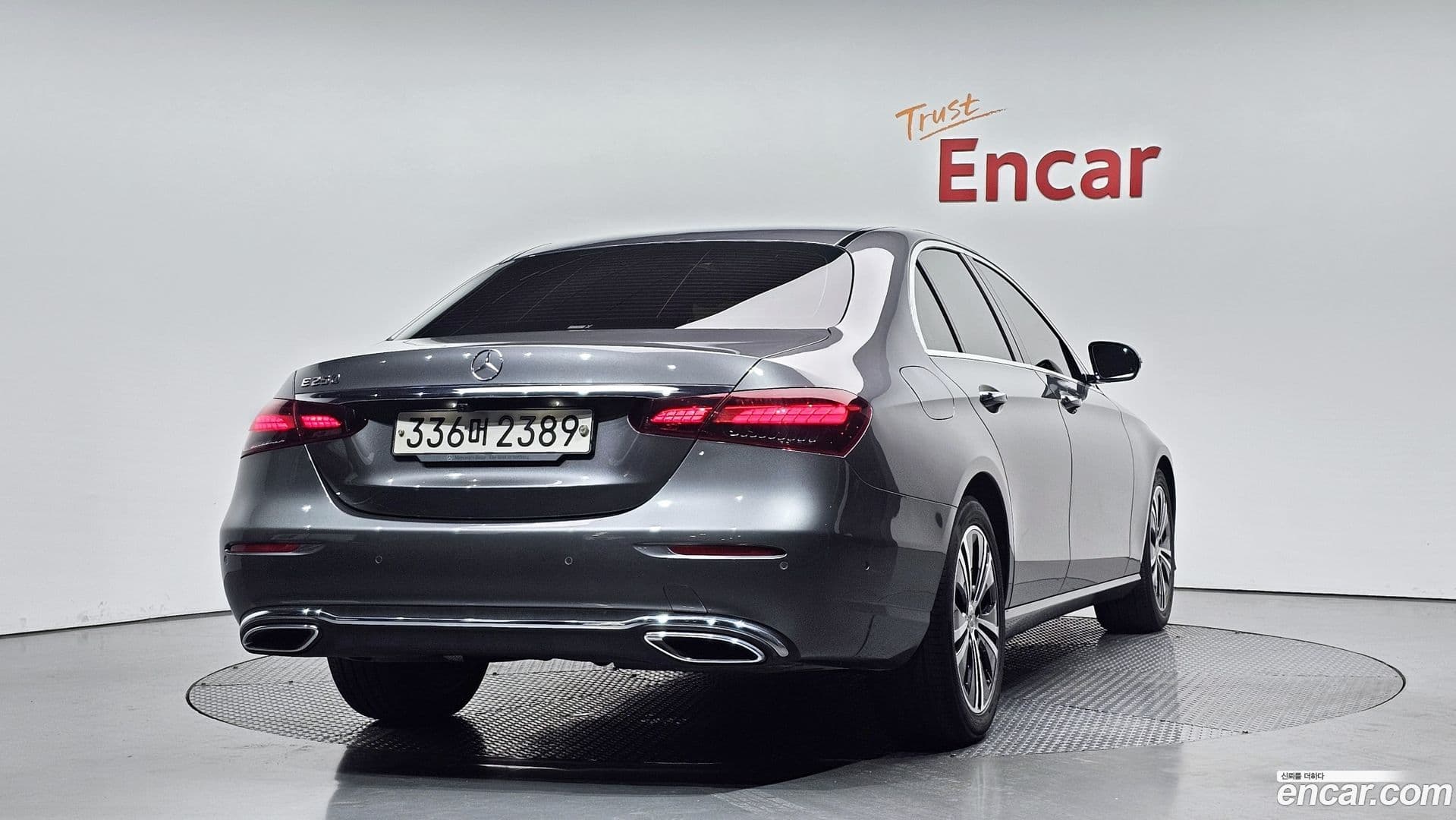 Main__Slider__Photo:E-Class Mercedes-Benz 2020.11-1