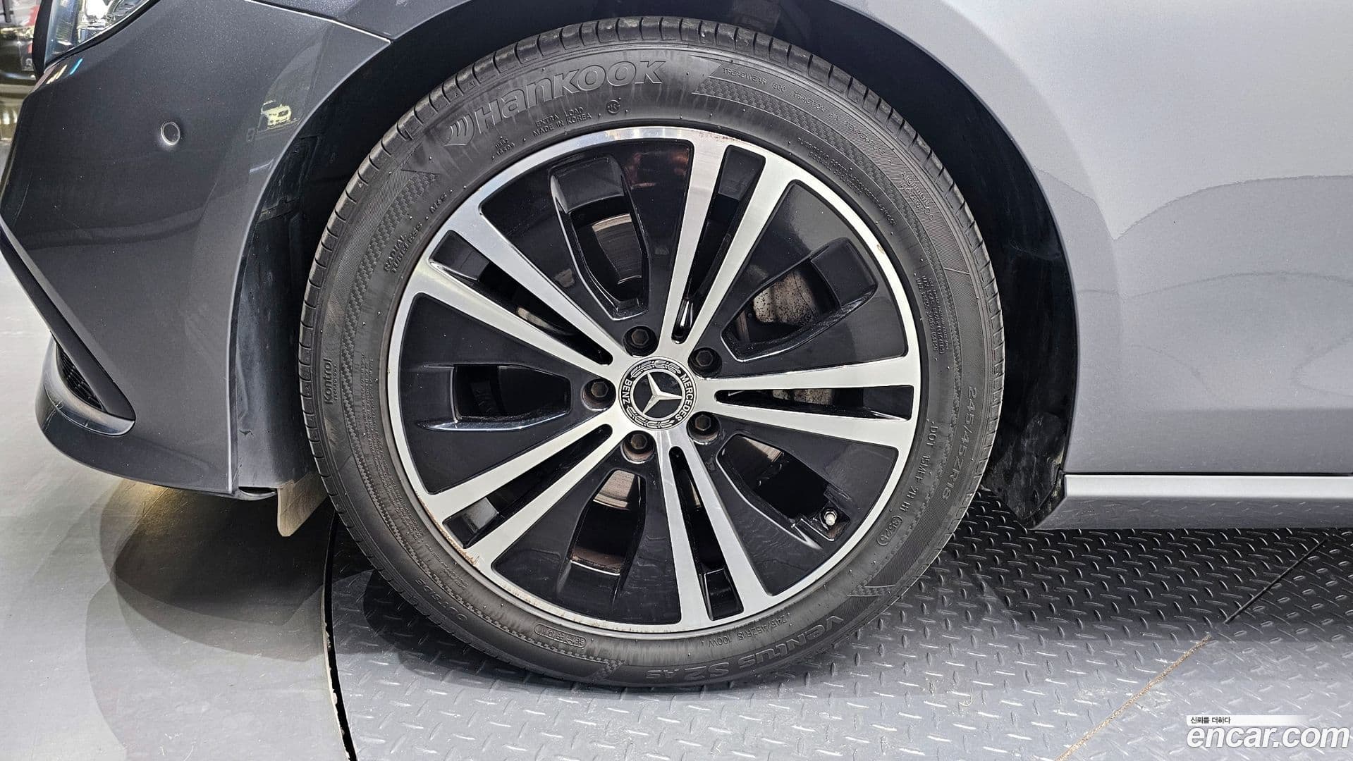 Main__Slider__Photo:E-Class Mercedes-Benz 2020.11-4