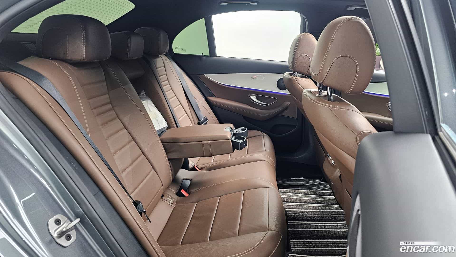 E-Class Mercedes-Benz 2020.11-OPTION-016