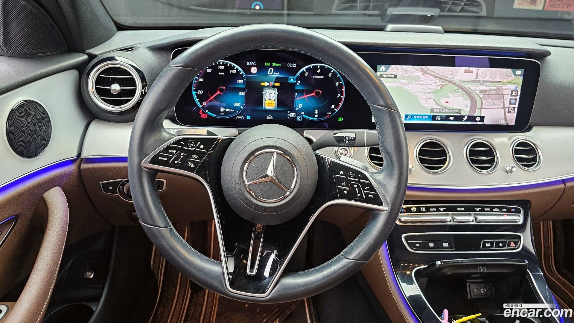 Main__Slider__Photo:E-Class Mercedes-Benz 2020.11-12