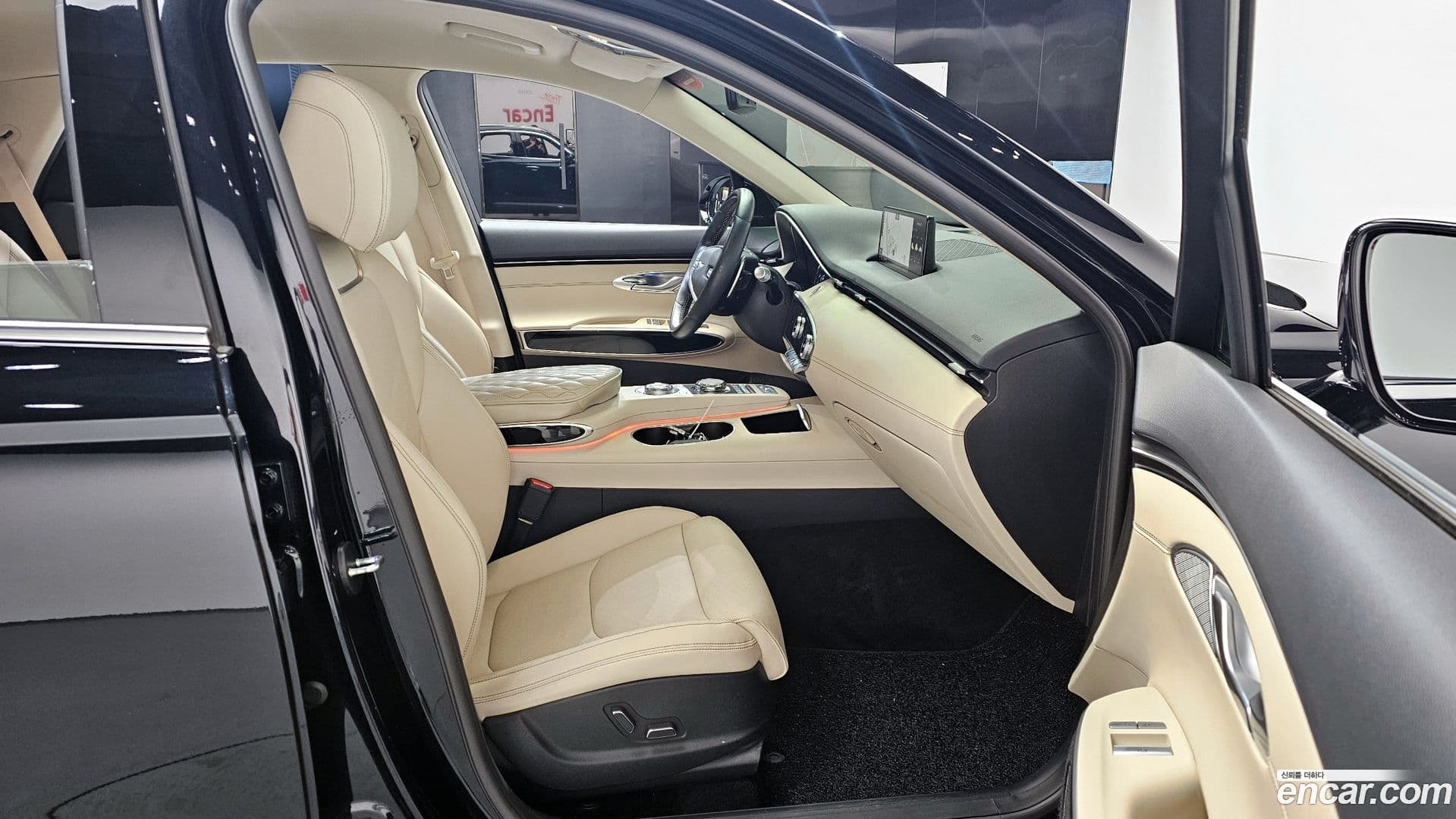 Main__Slider__Photo:GV70 Genesis 2021.1-9