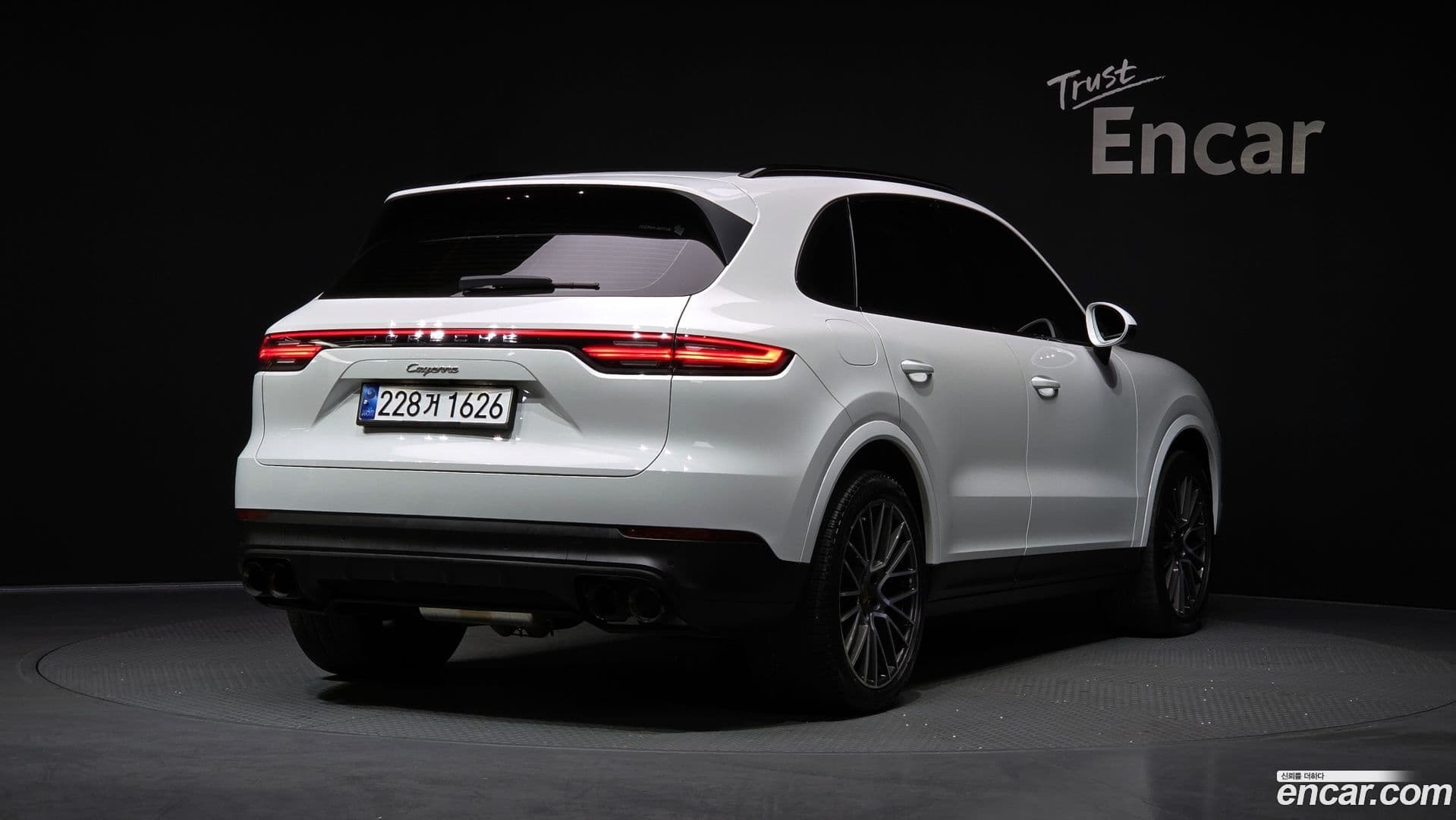 Main__Slider__Photo:Cayenne Porsche 2019.8-1