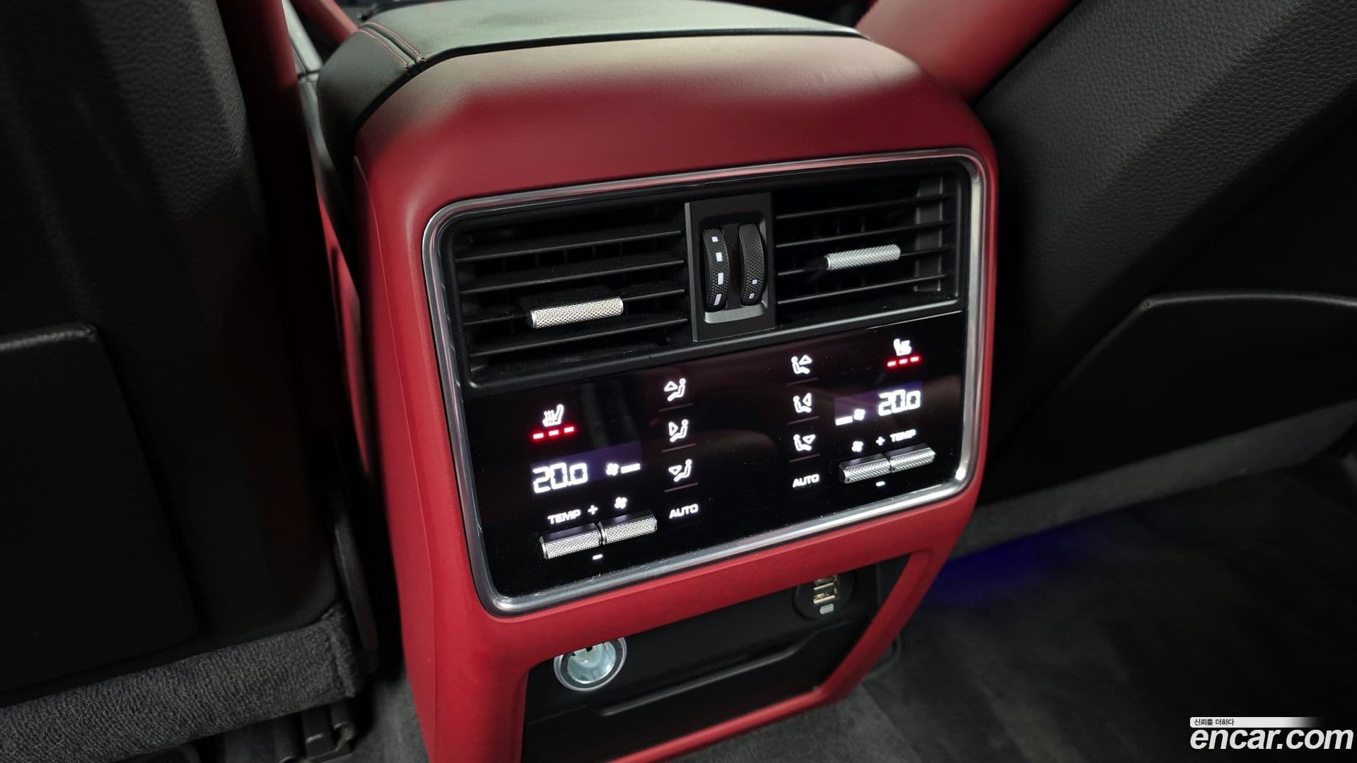 Main__Slider__Photo:Cayenne Porsche 2019.8-18