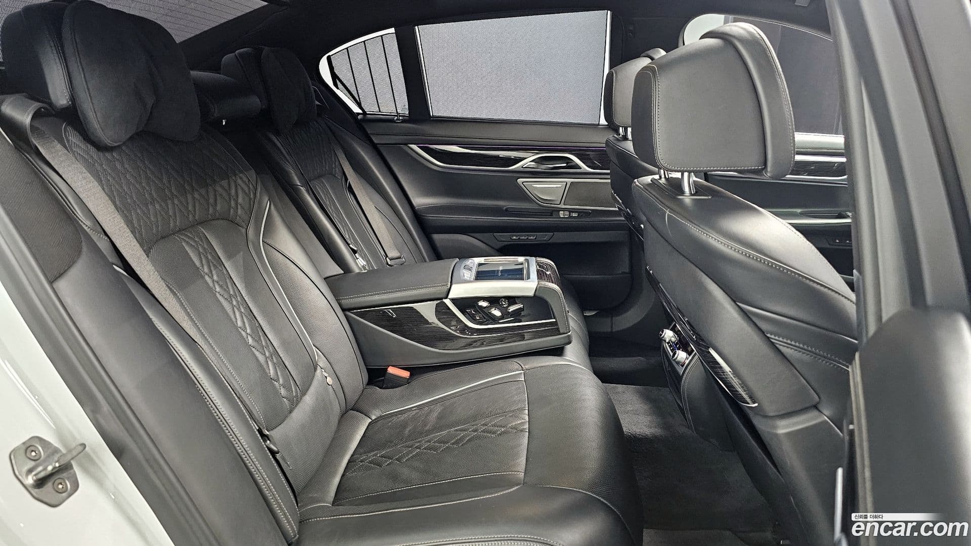 Main__Slider__Photo:7-Series BMW 2018.11-11