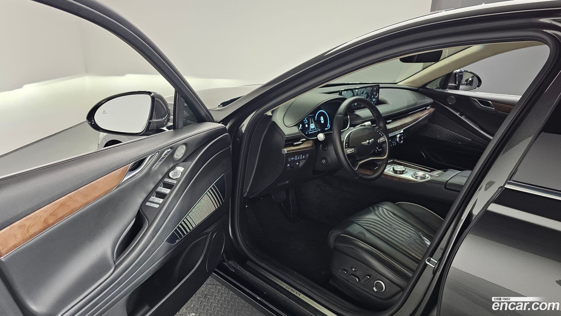 Main__Slider__Photo:G80 Genesis 2023.9-10