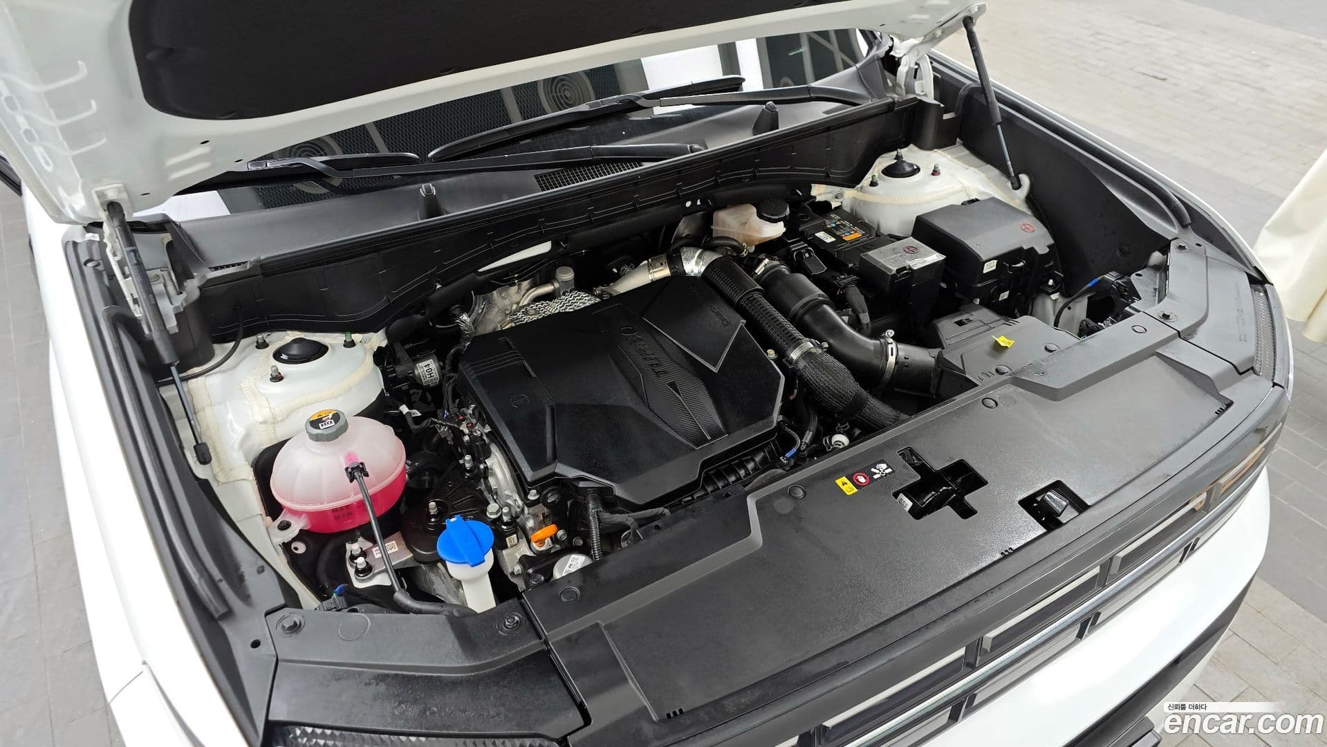 Main__Slider__Photo:Santafe Hyundai 2025.0-5