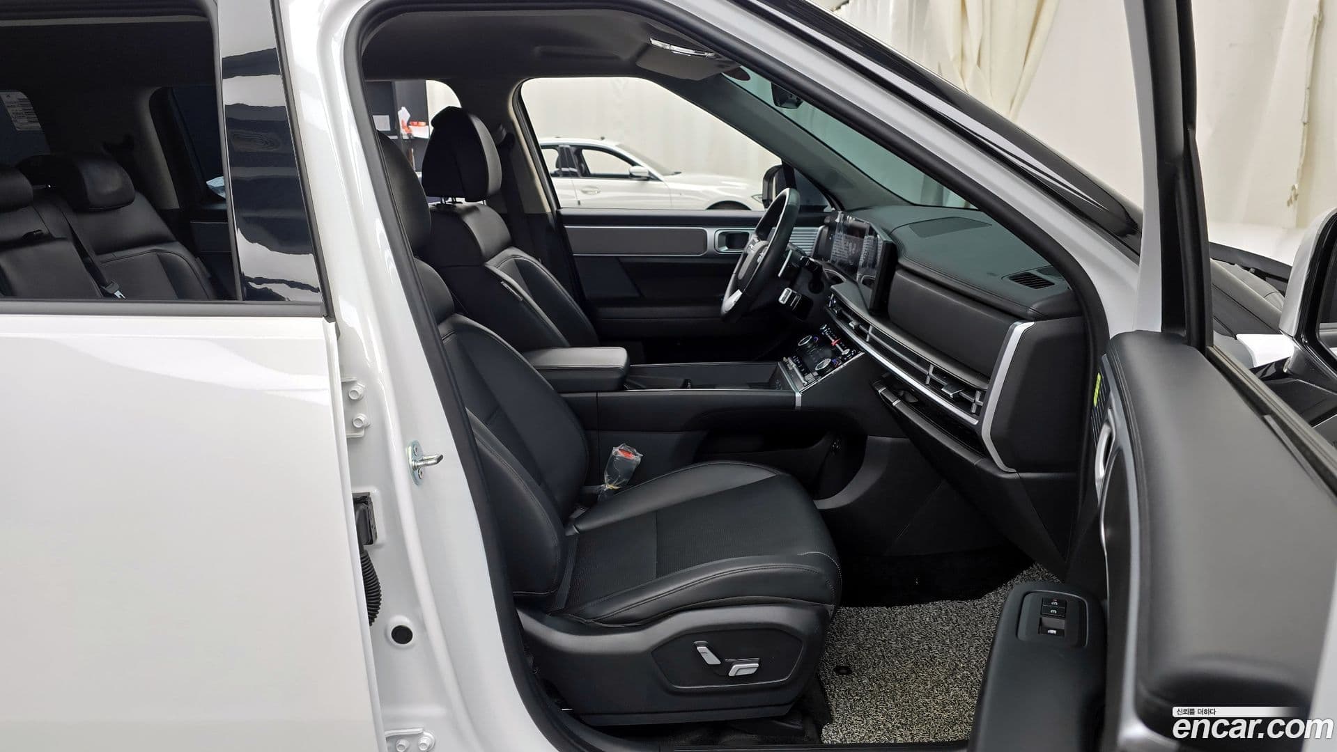 Main__Slider__Photo:Santafe Hyundai 2025.0-10