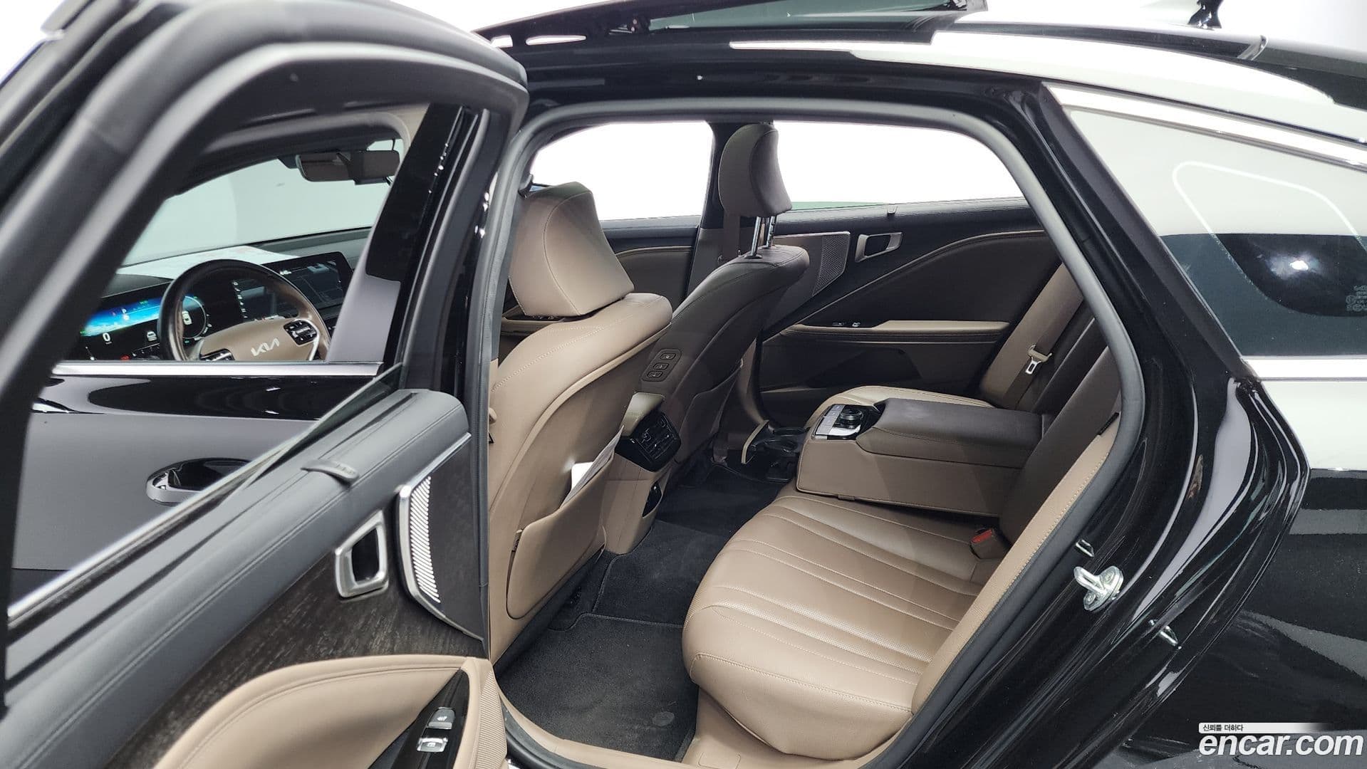 Main__Slider__Photo:K8 Kia 2021.10-11