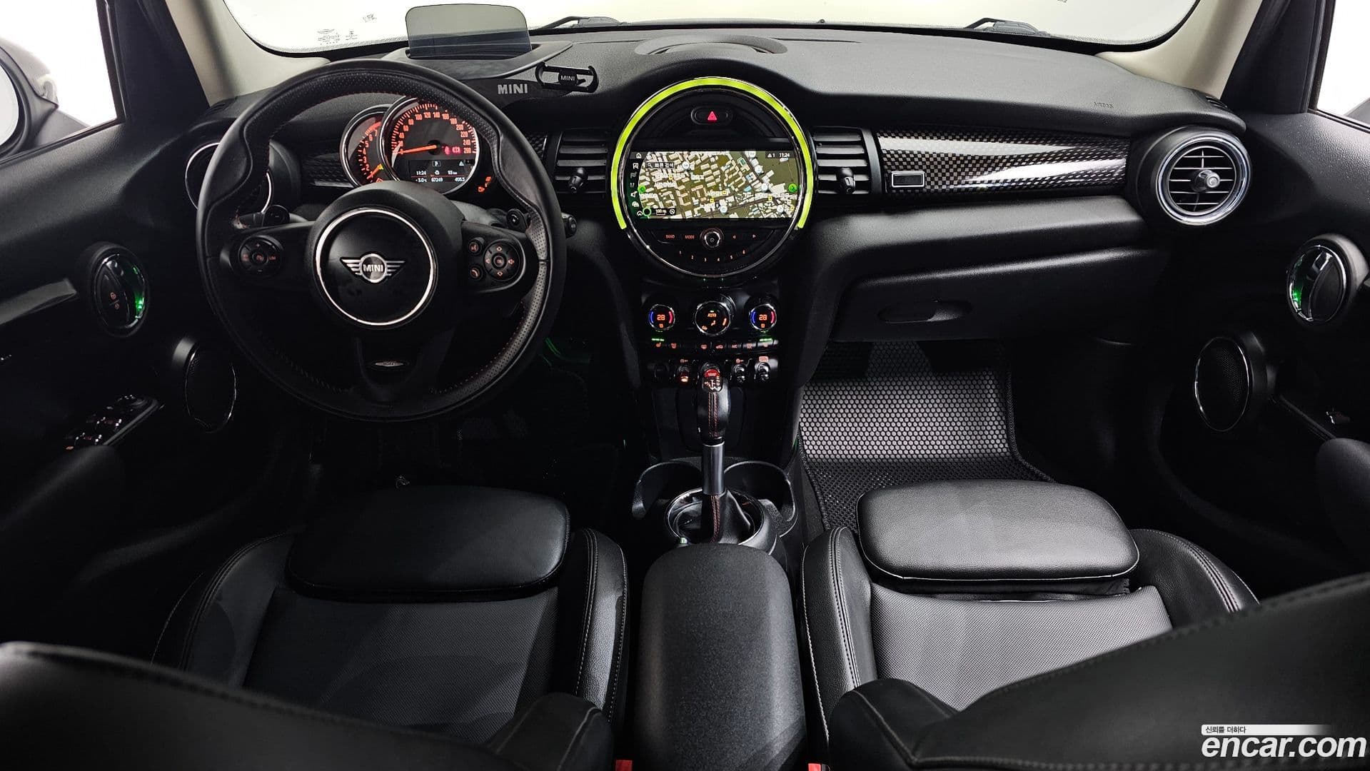 Main__Slider__Photo:Cooper Mini 2019.6-6