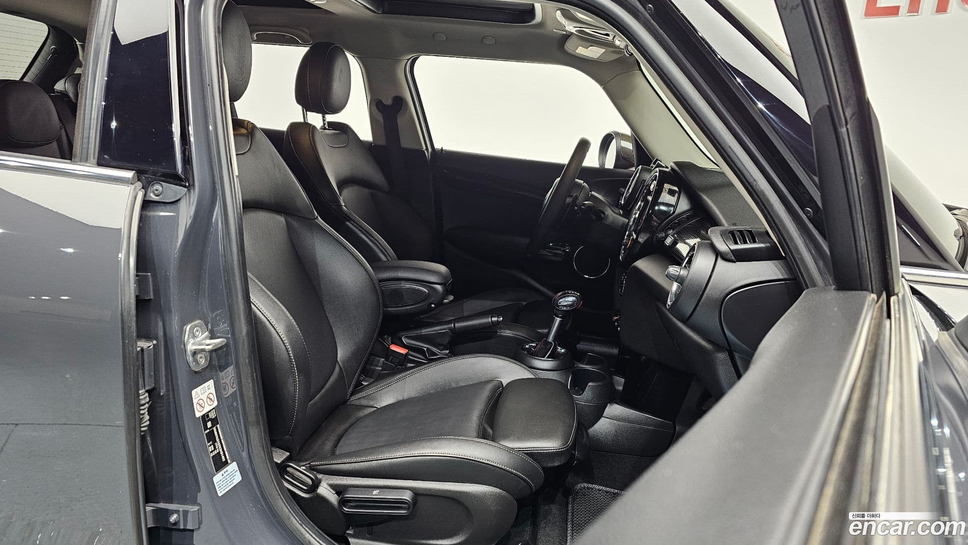 Main__Slider__Photo:Cooper Mini 2019.6-9