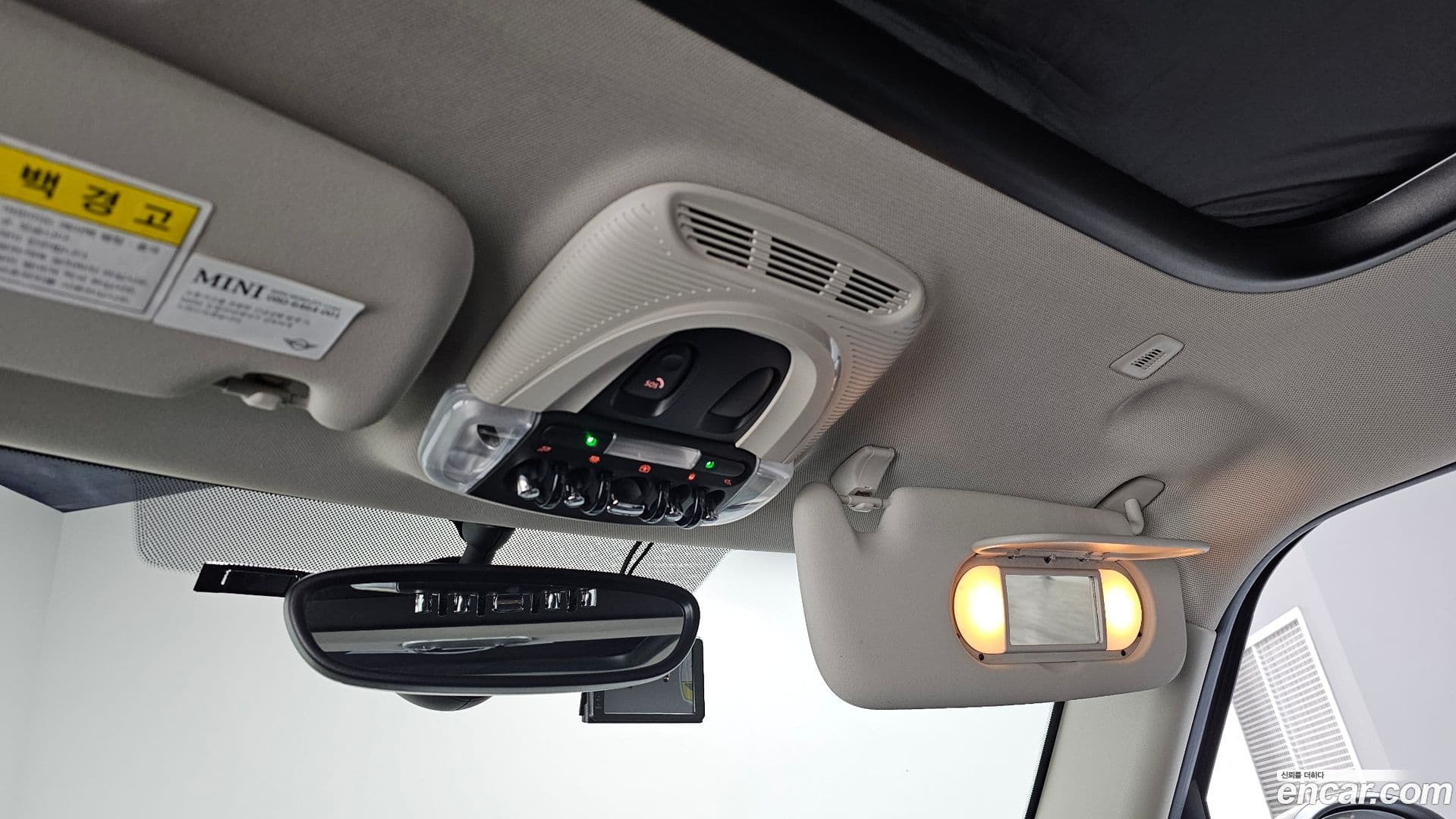 Main__Slider__Photo:Cooper Mini 2019.6-18