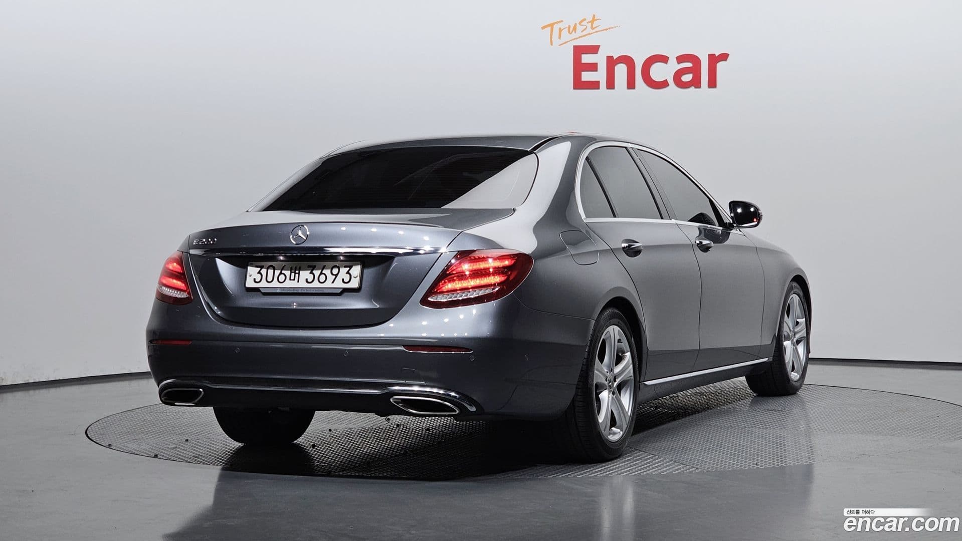 Main__Slider__Photo:E-Class Mercedes-Benz 2018.2-1