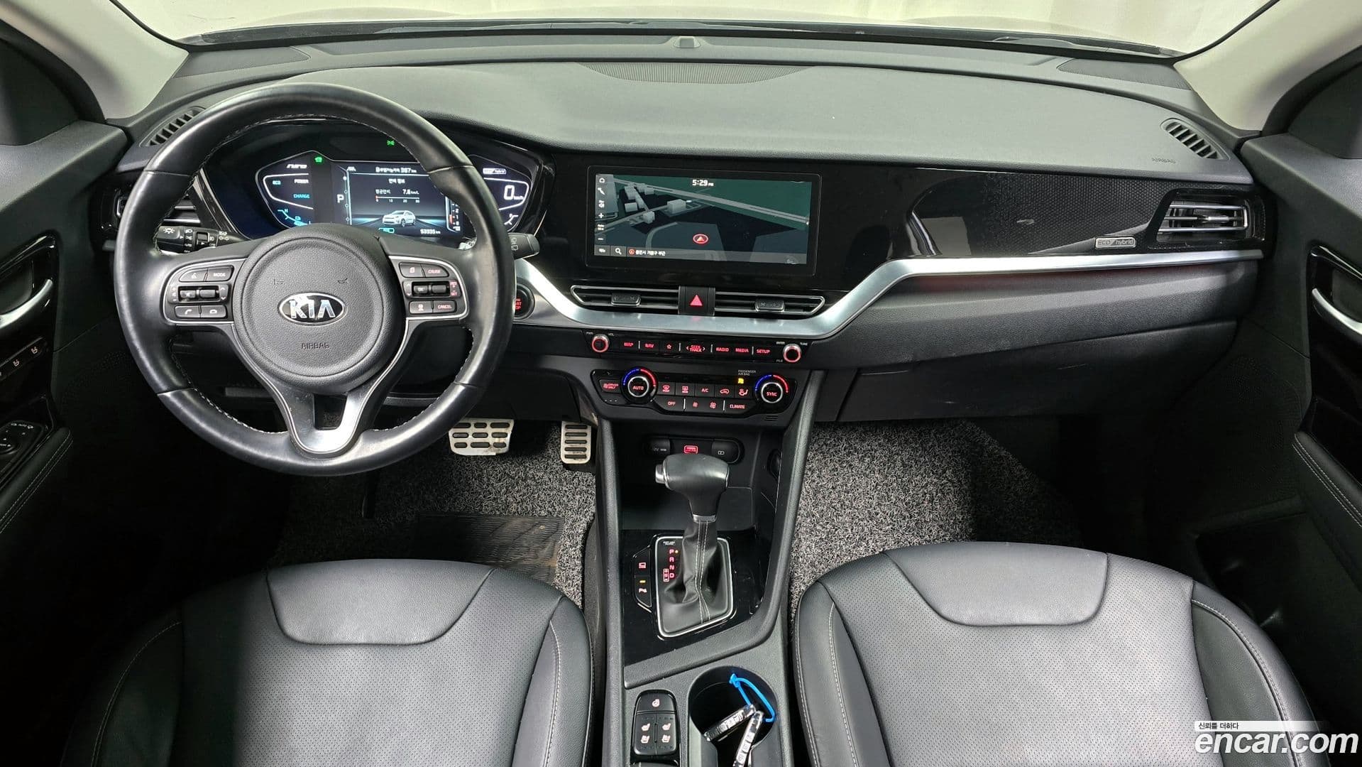 Main__Slider__Photo:Niro Kia 2020.5-6