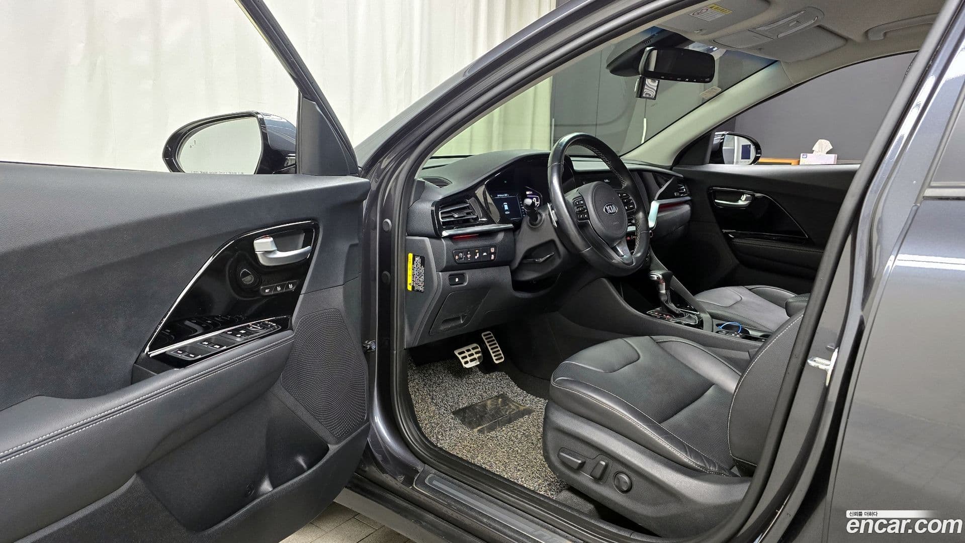 Main__Slider__Photo:Niro Kia 2020.5-9