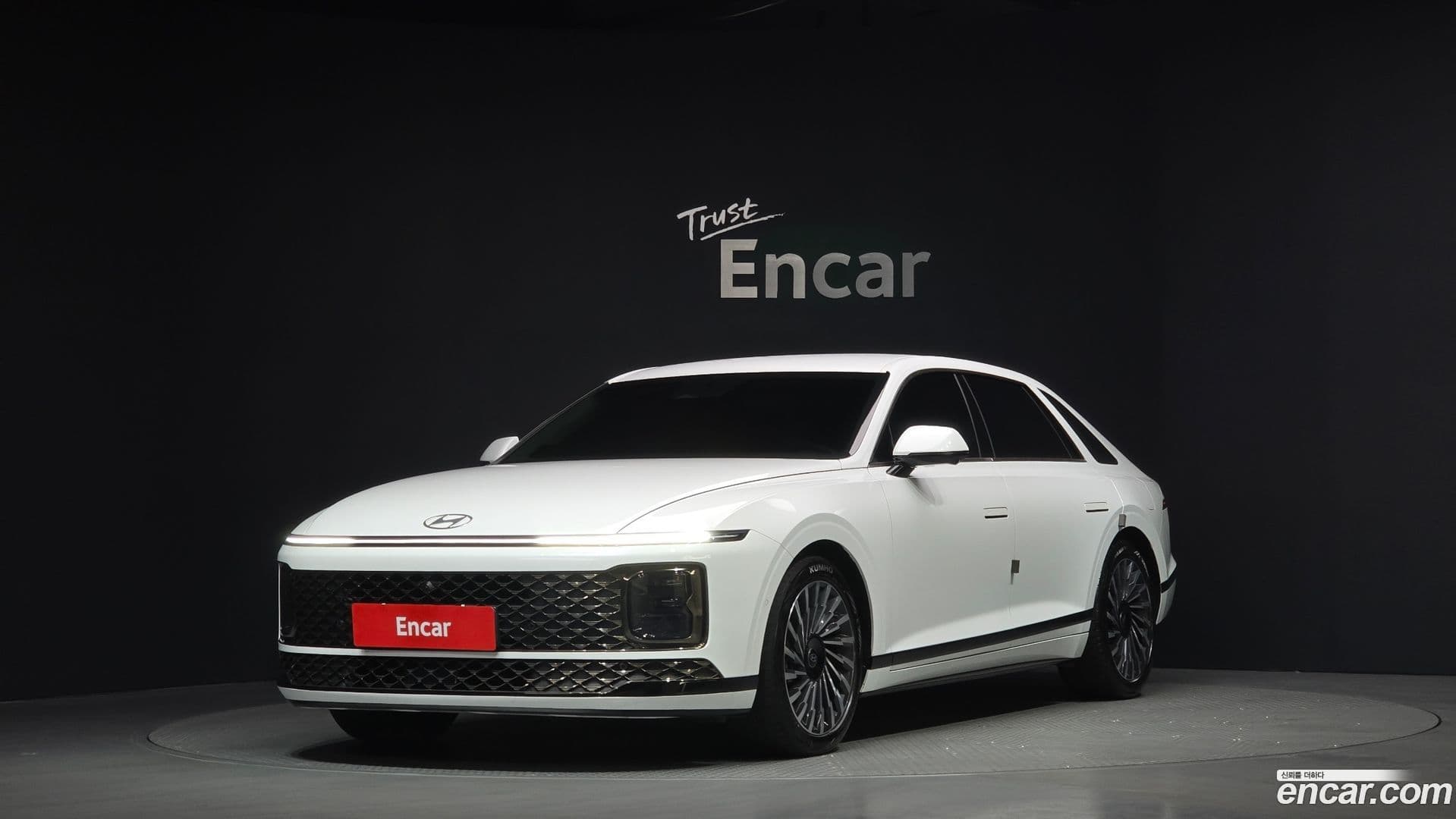 Main__Slider__Photo:Grandeur Hyundai 2023.4-0