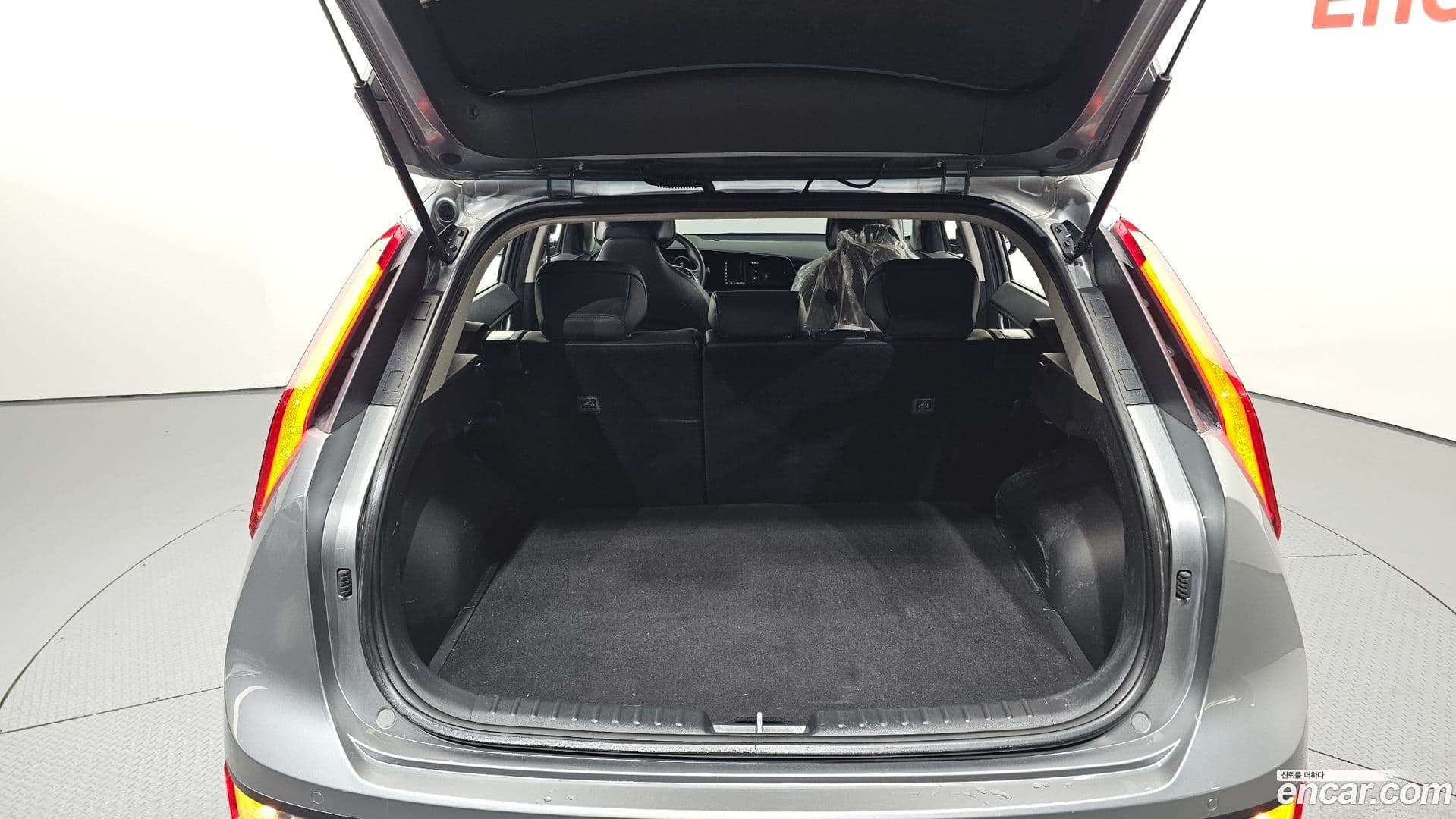 Main__Slider__Photo:Niro Kia 2022.8-19