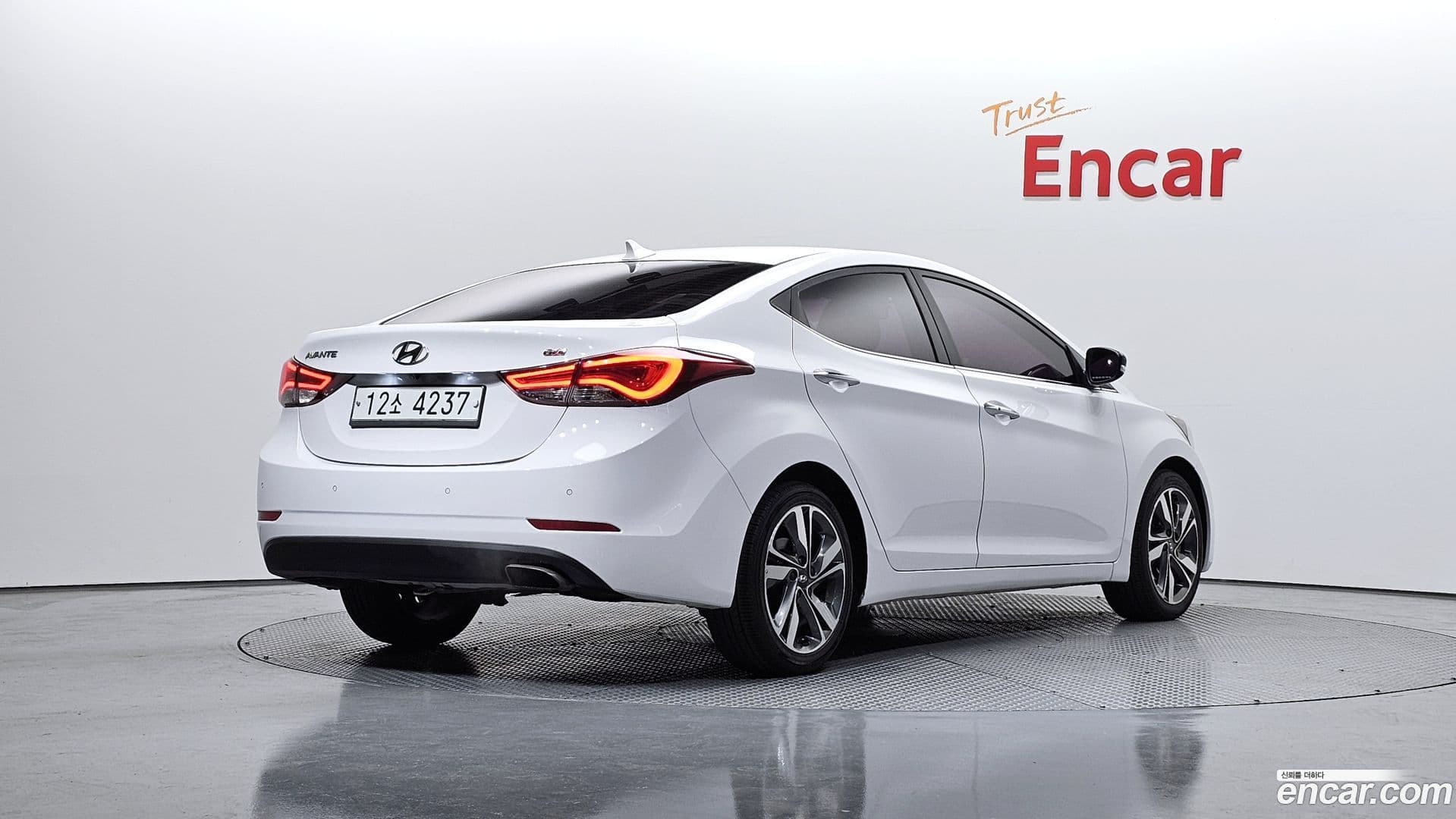 Main__Slider__Photo:AVANTE Hyundai 2013.11-1