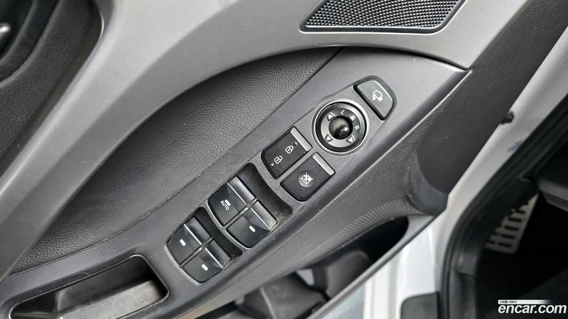 AVANTE Hyundai 2013.11-OPTION-021