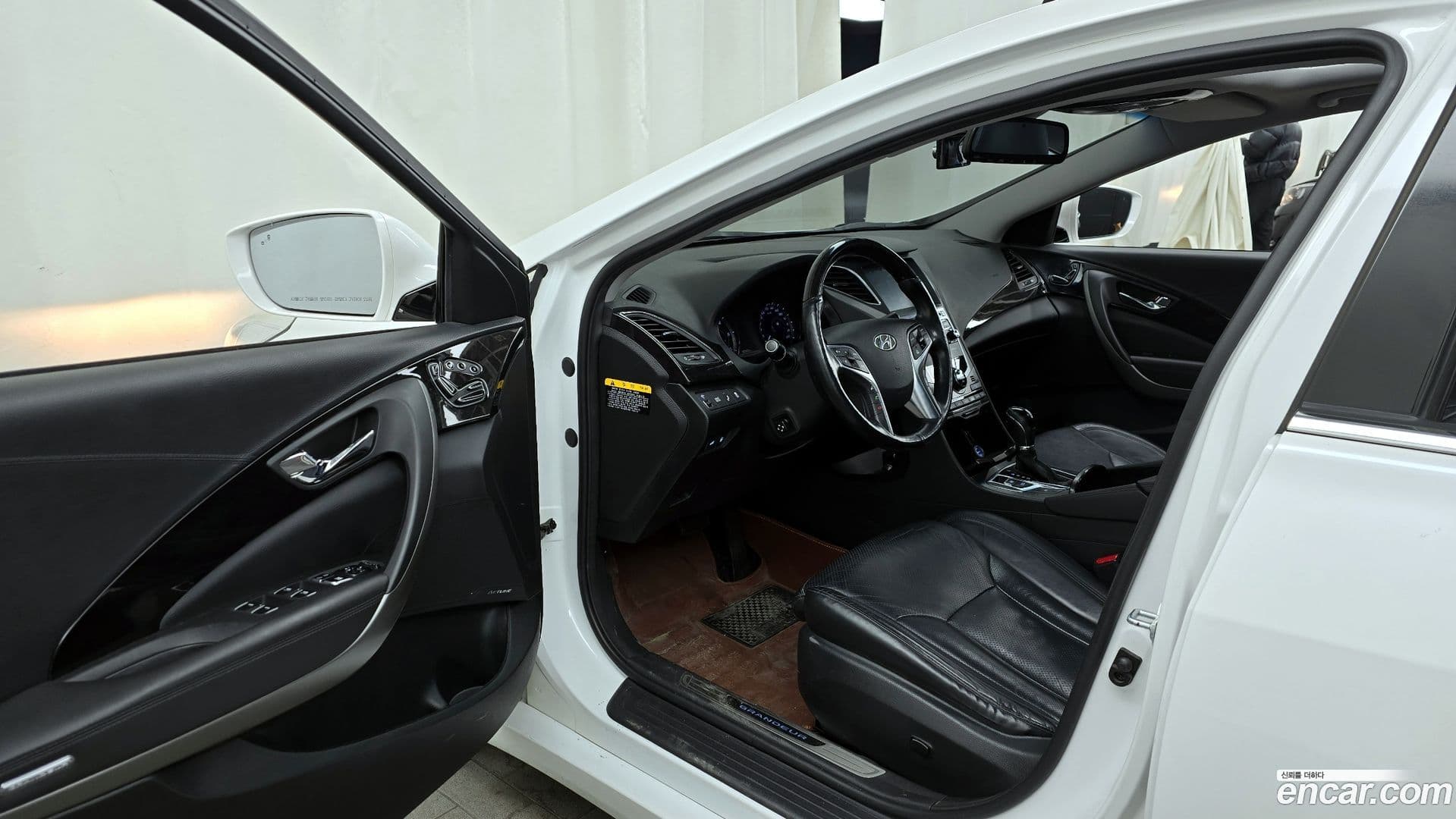 Main__Slider__Photo:Grandeur Hyundai 2014.9-9