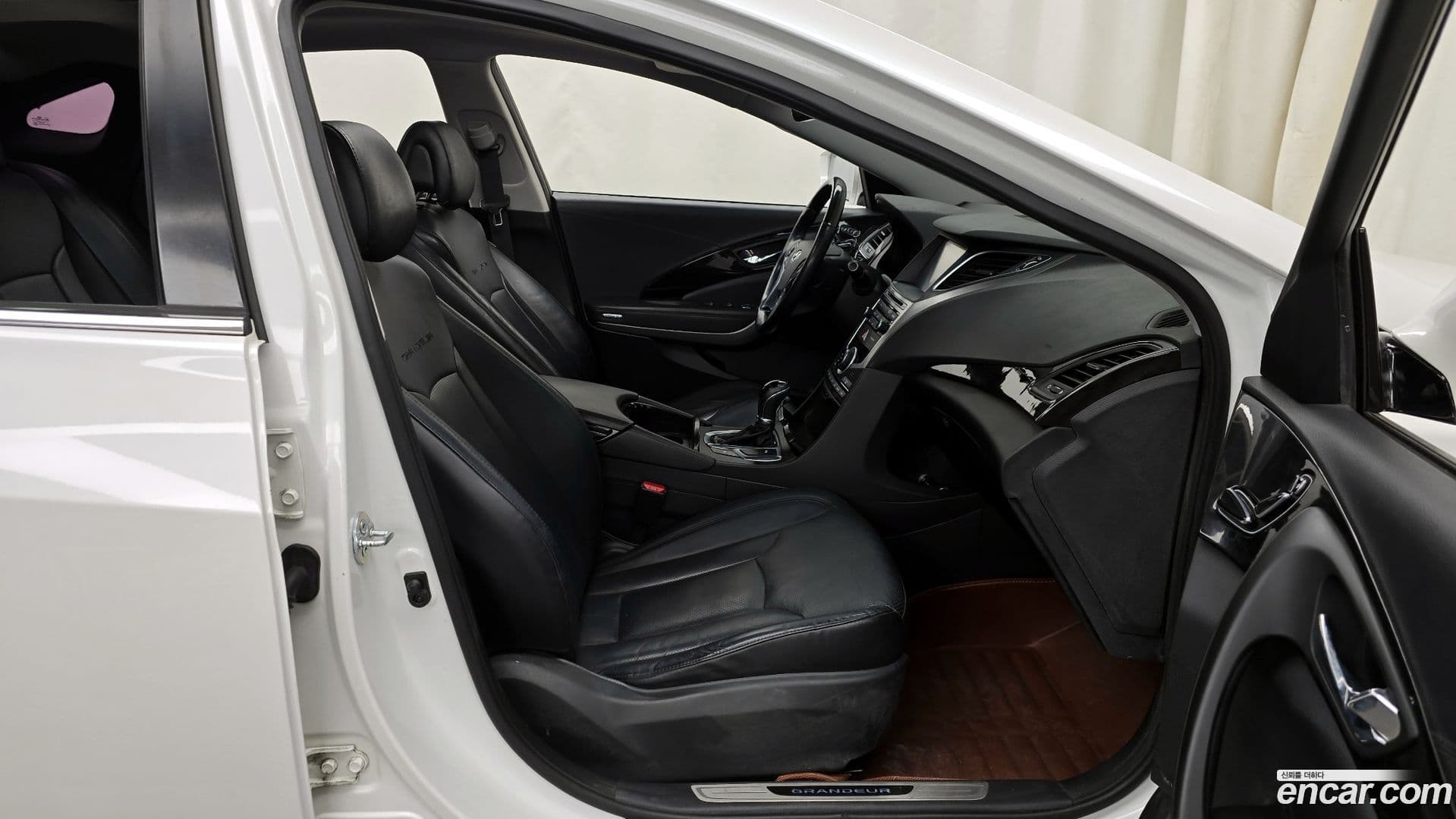 Main__Slider__Photo:Grandeur Hyundai 2014.9-10