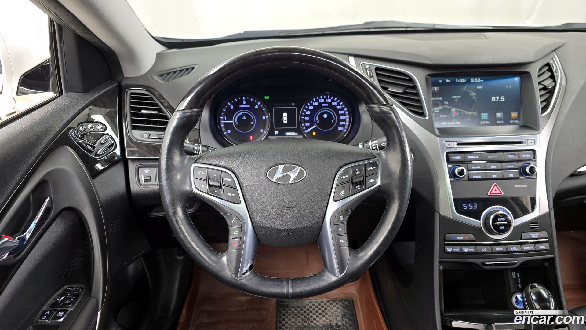 Main__Slider__Photo:Grandeur Hyundai 2014.9-12