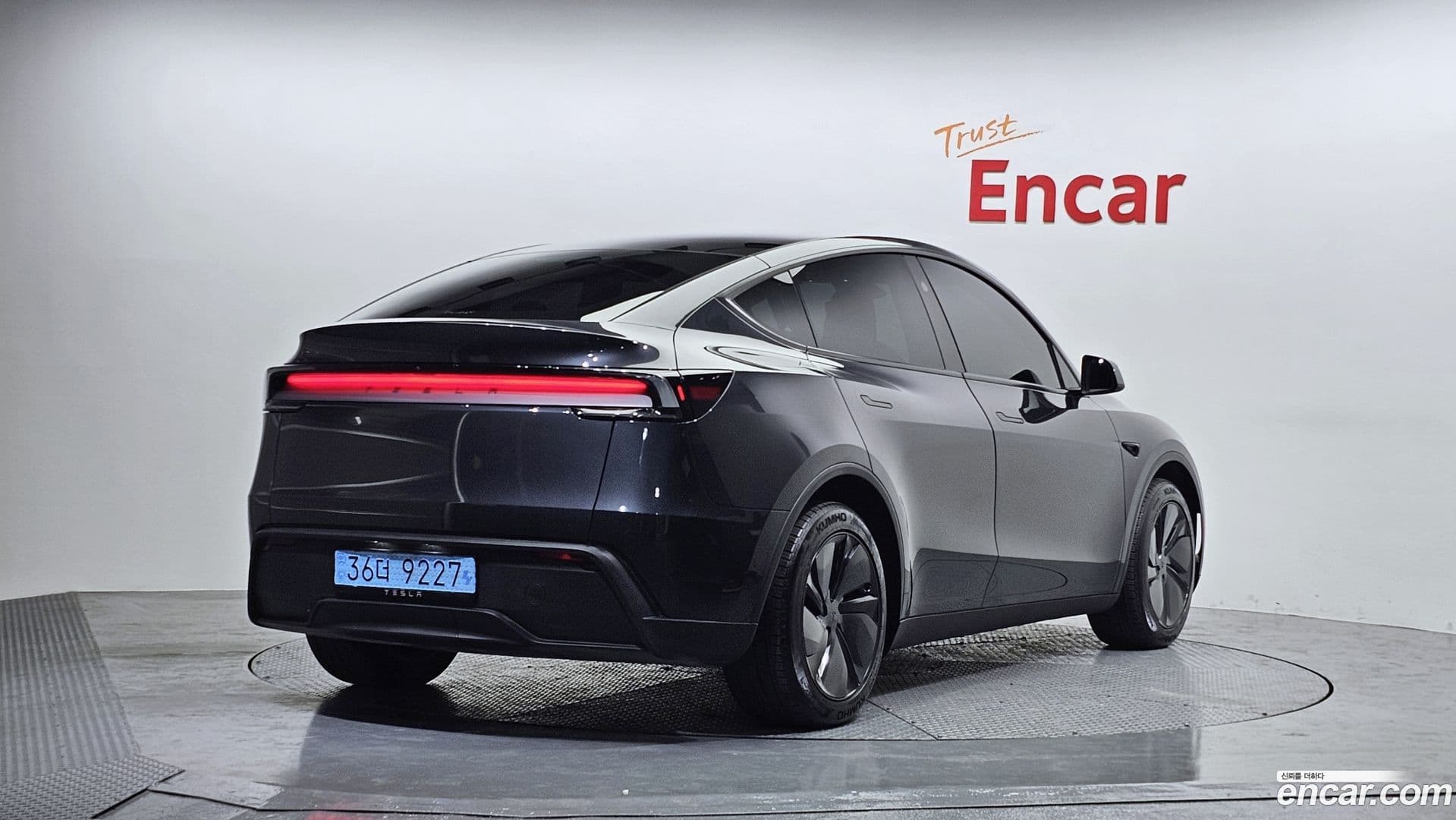 Main__Slider__Photo:Model Y Tesla 2025.4-1