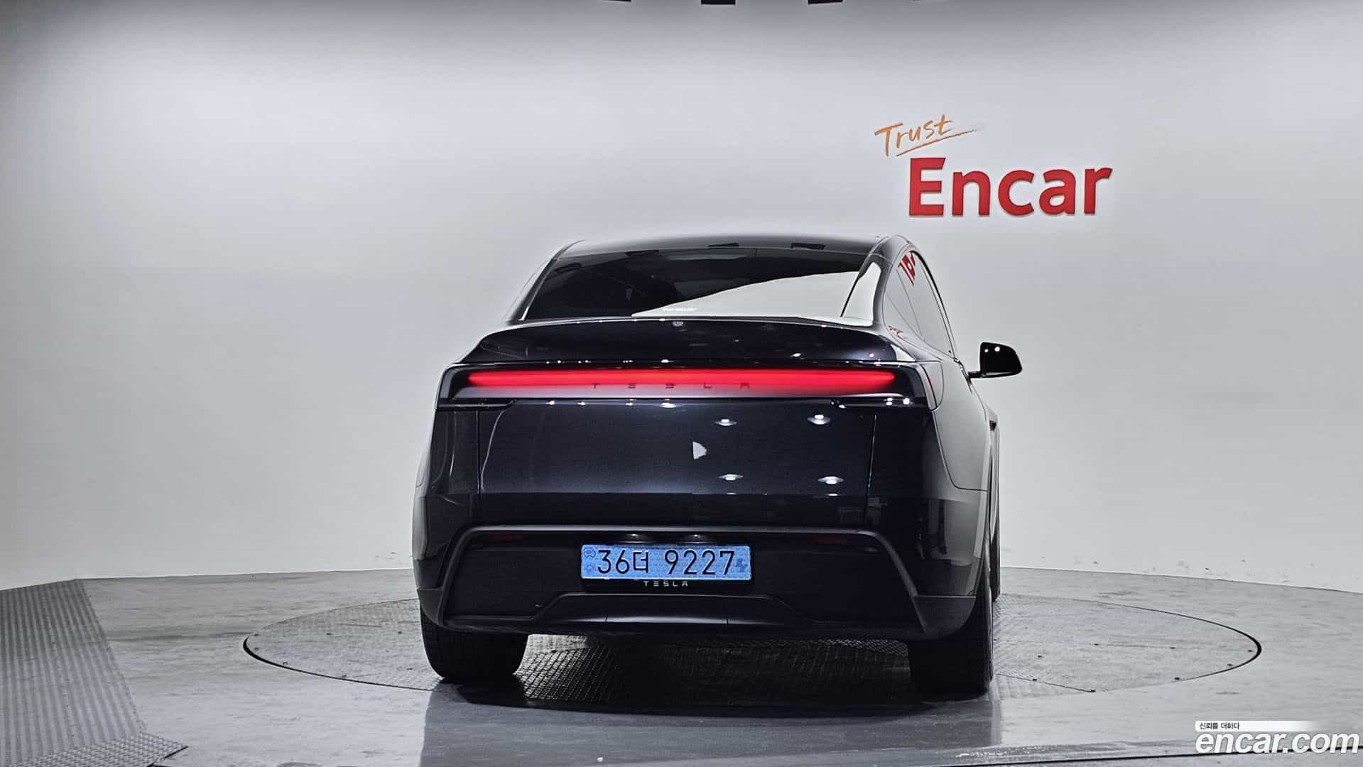 Model Y Tesla 2025.4-OUTER-004