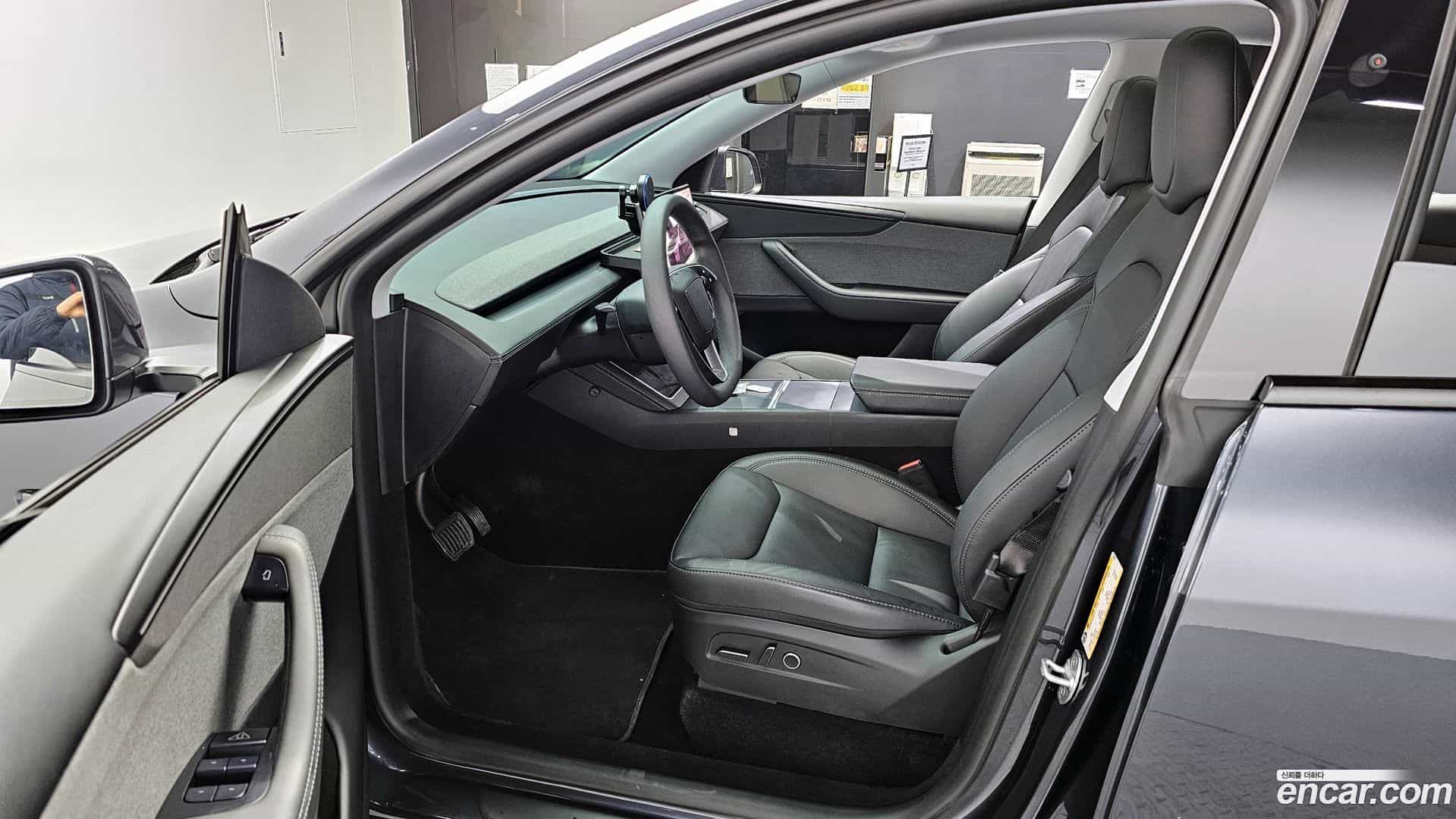 Model Y Tesla 2025.4-INNER-010