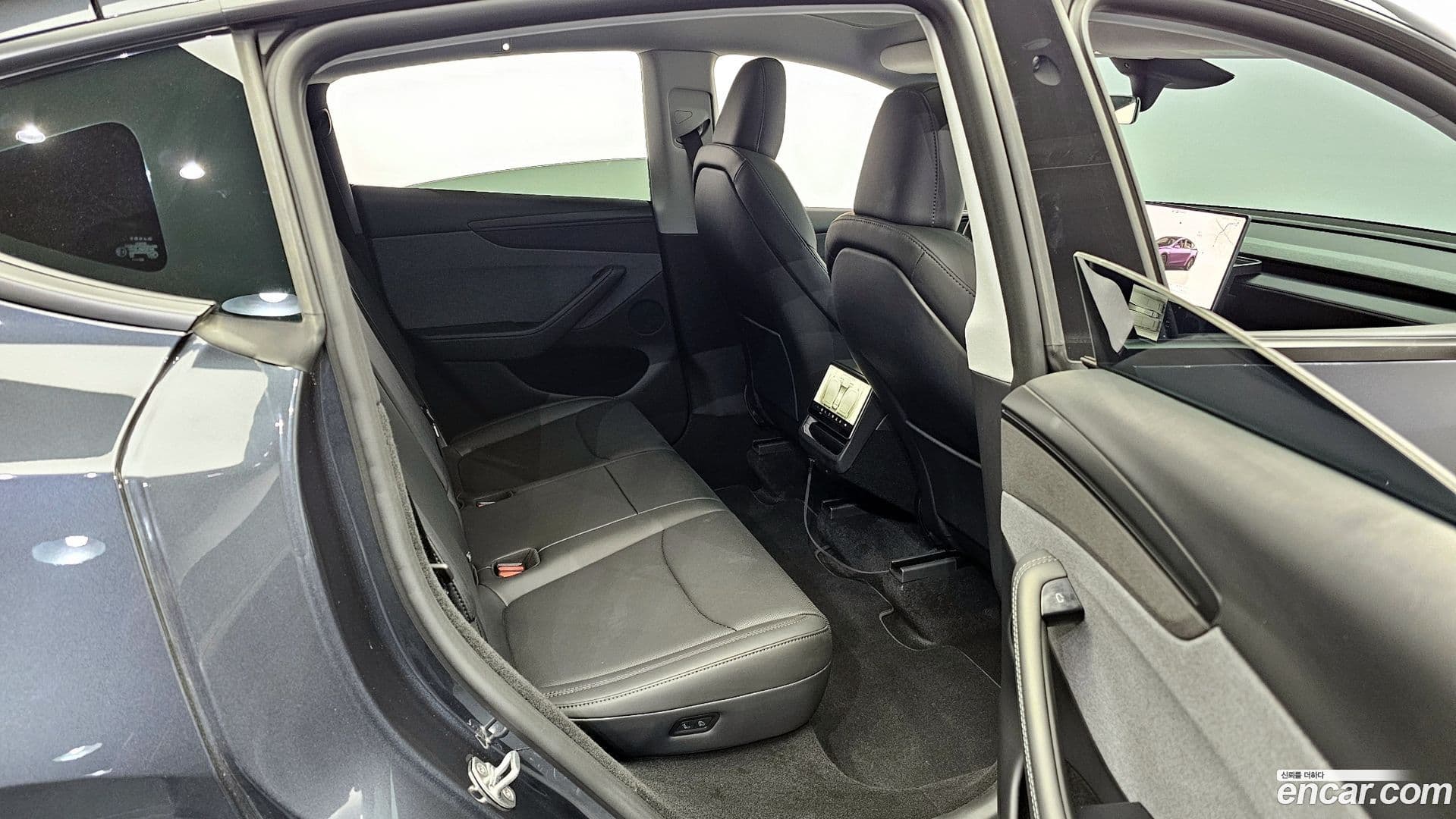 Main__Slider__Photo:Model Y Tesla 2025.4-11