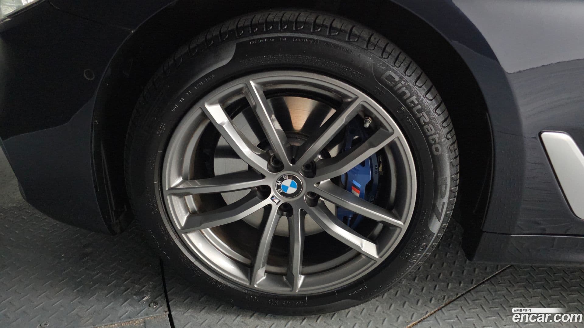 Main__Slider__Photo:5-Series BMW 2018.2-4