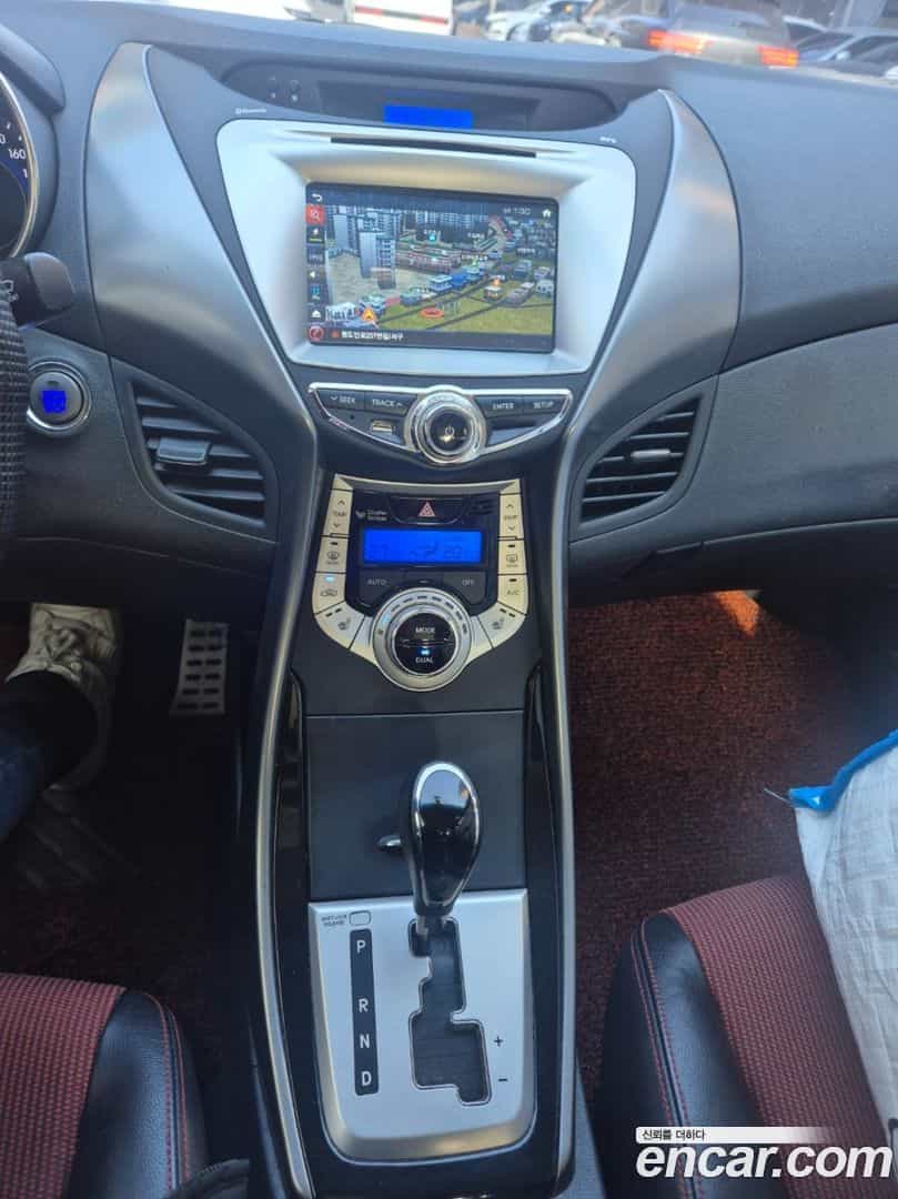 AVANTE Hyundai 2012.1-INNER-009