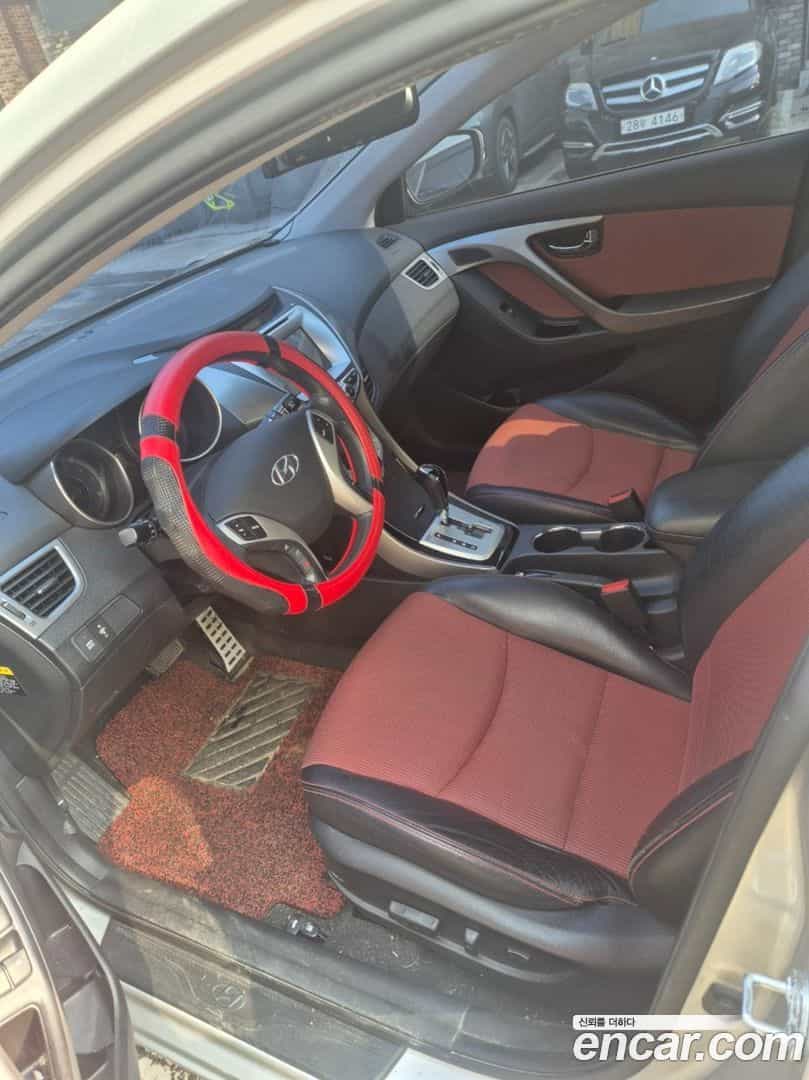 AVANTE Hyundai 2012.1-INNER-010