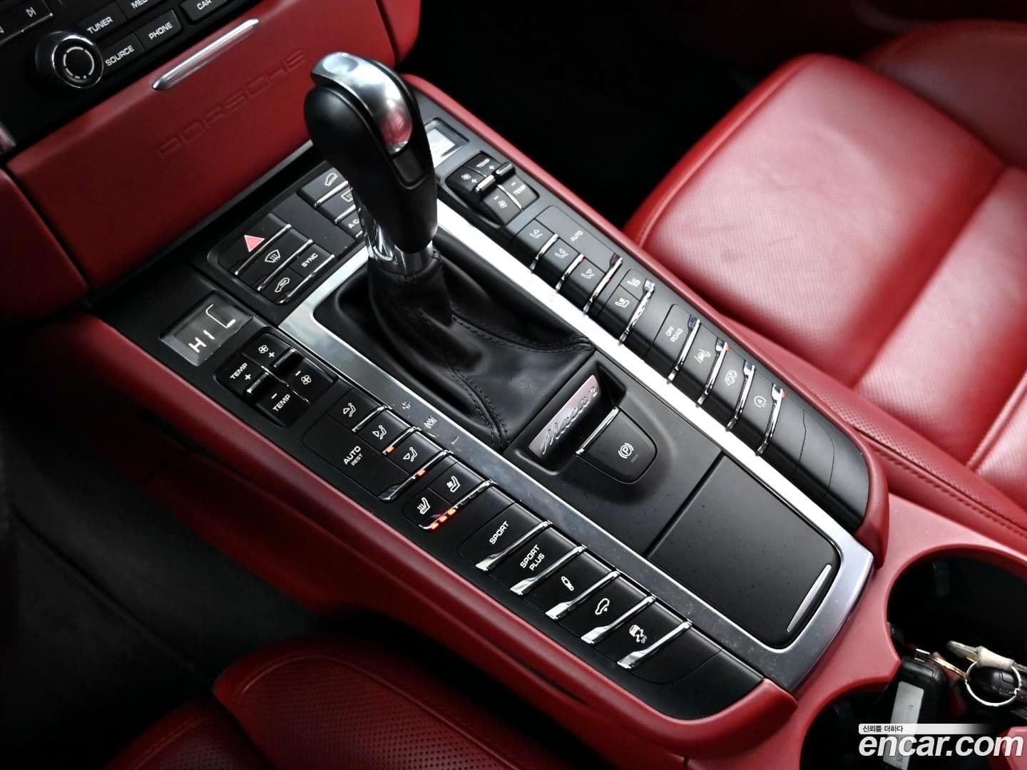 Main__Slider__Photo:Macan Porsche 2018.5-8