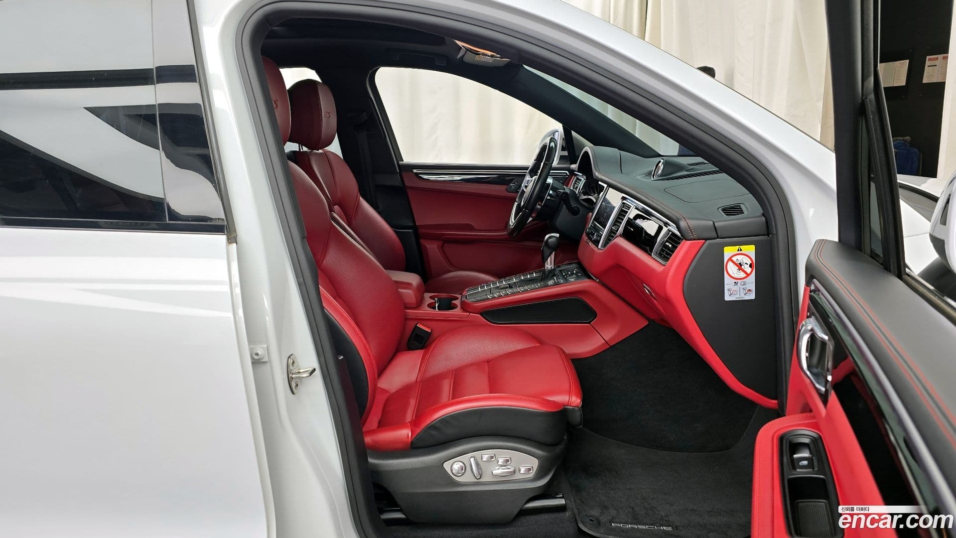 Main__Slider__Photo:Macan Porsche 2018.5-10