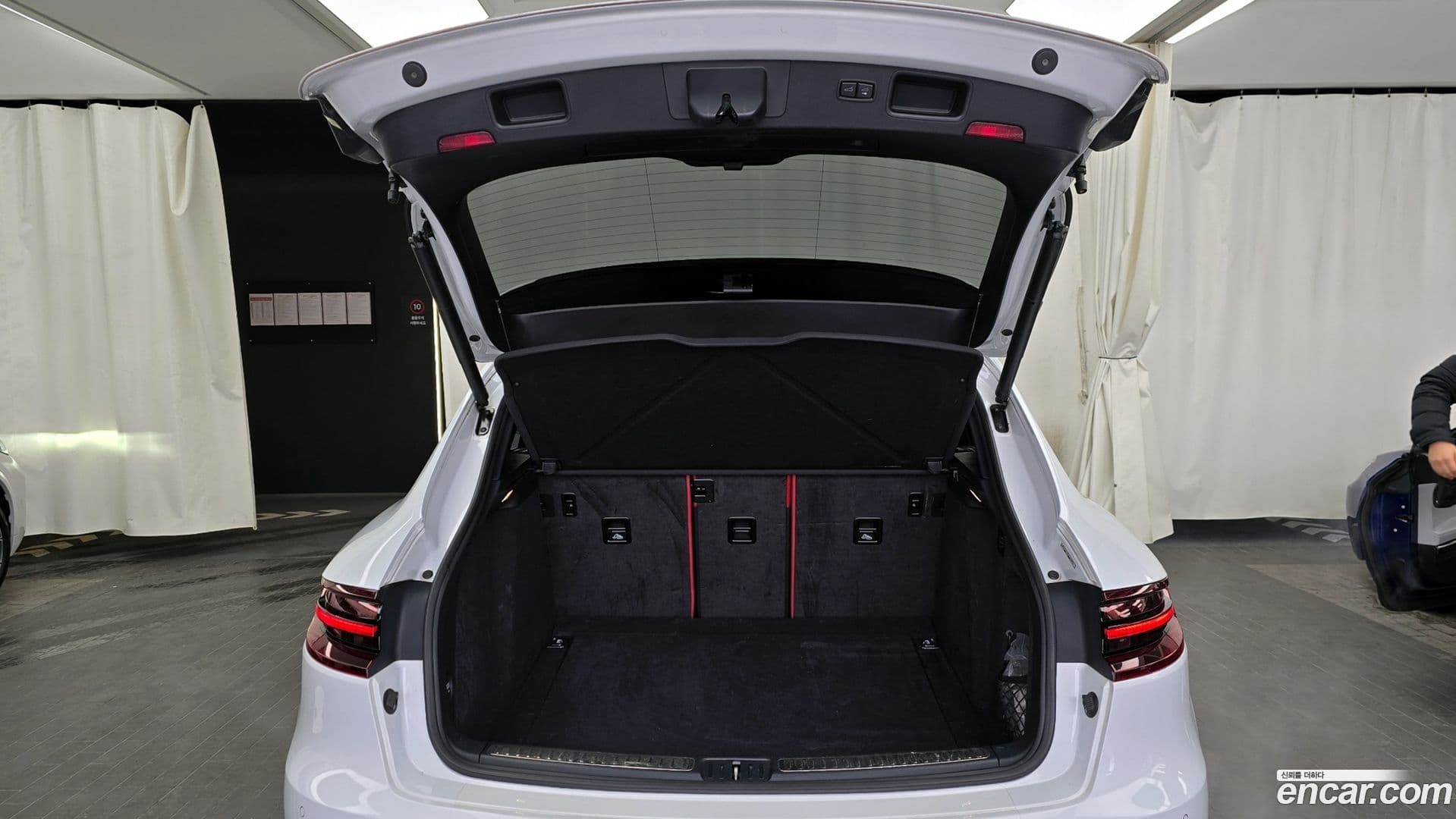 Main__Slider__Photo:Macan Porsche 2018.5-19