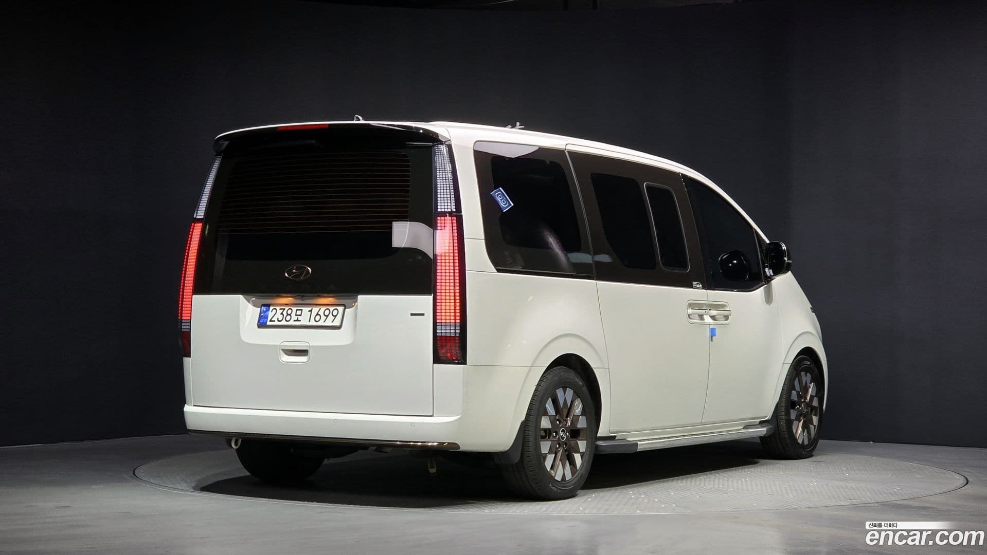 Main__Slider__Photo:Staria Hyundai 2023.7-1