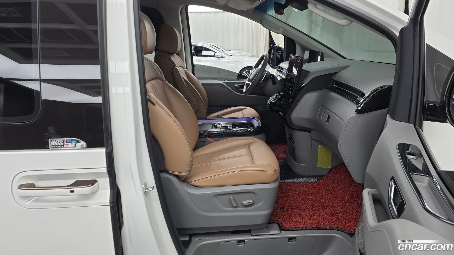 Main__Slider__Photo:Staria Hyundai 2023.7-10