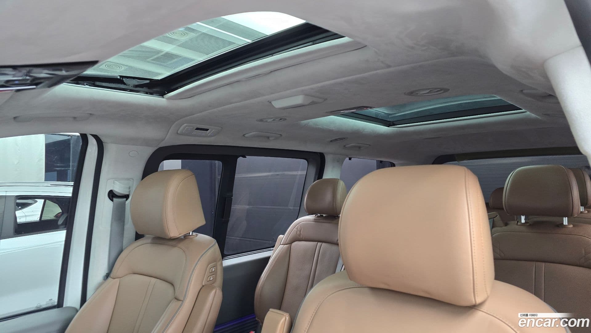 Main__Slider__Photo:Staria Hyundai 2023.7-17