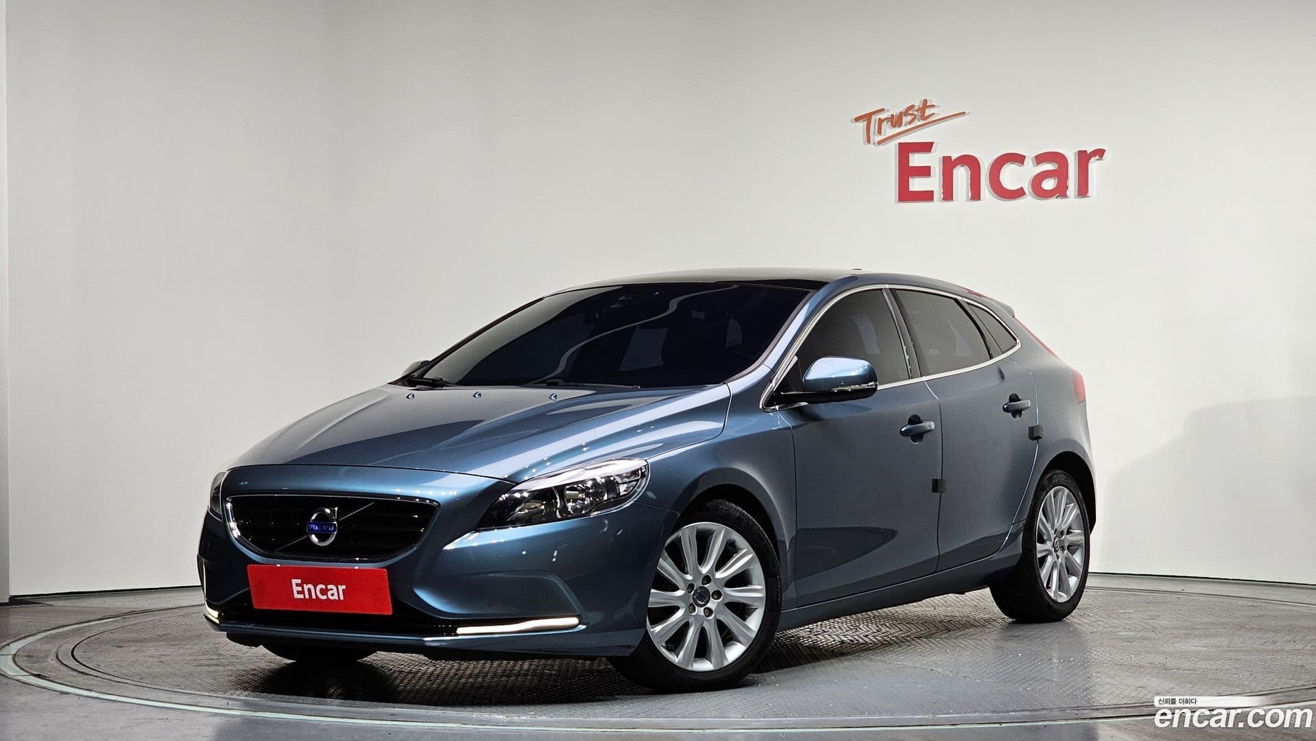 Main__Slider__Photo:V40 Volvo 2014.1-0