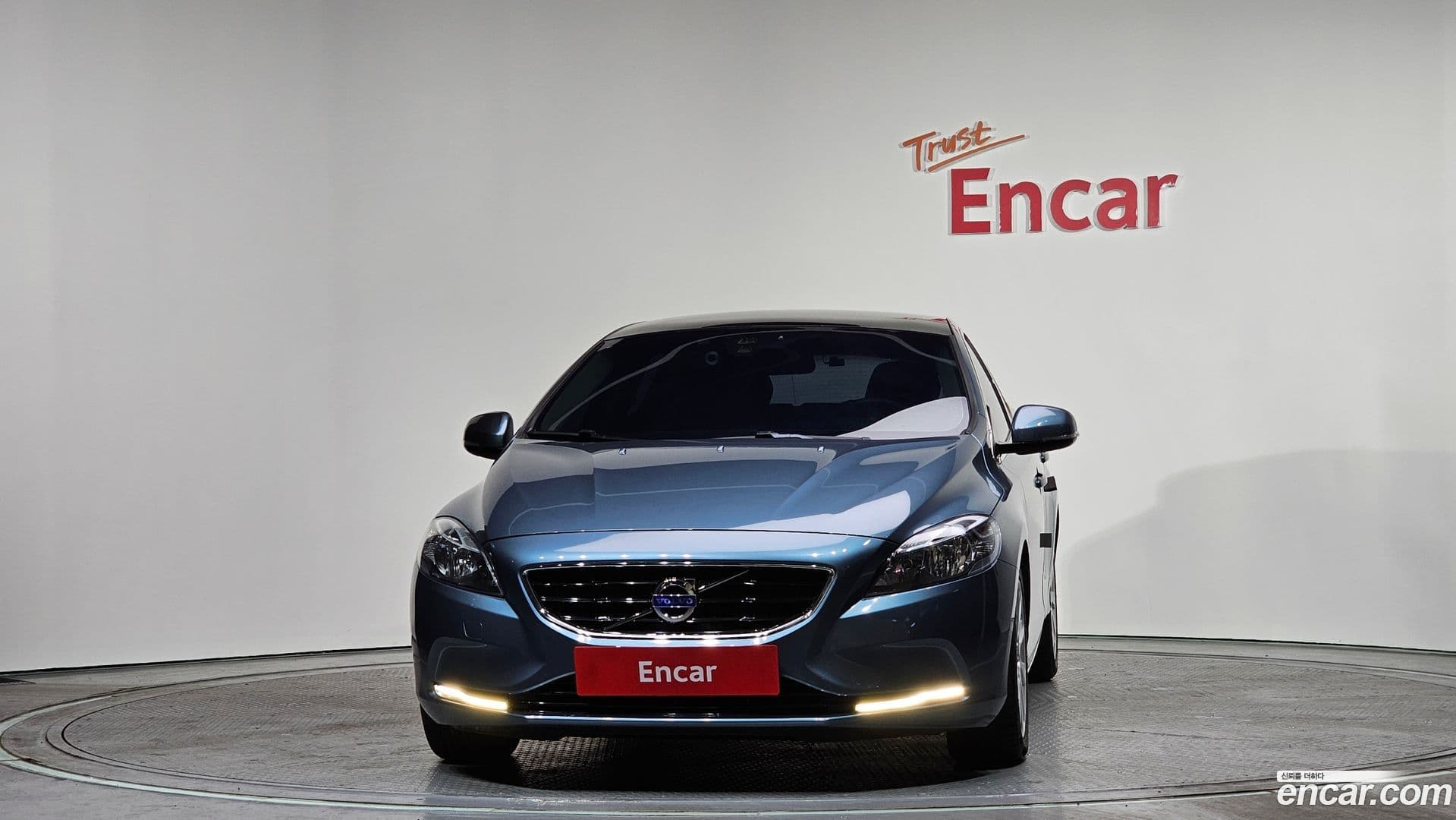 Main__Slider__Photo:V40 Volvo 2014.1-2