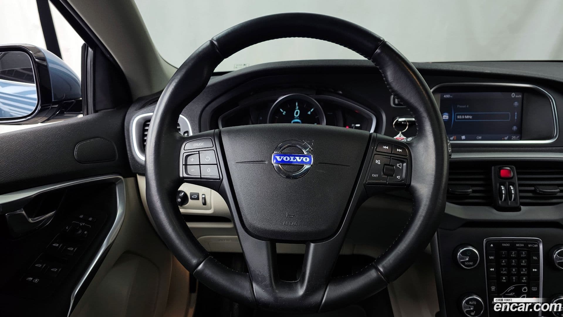 Main__Slider__Photo:V40 Volvo 2014.1-12